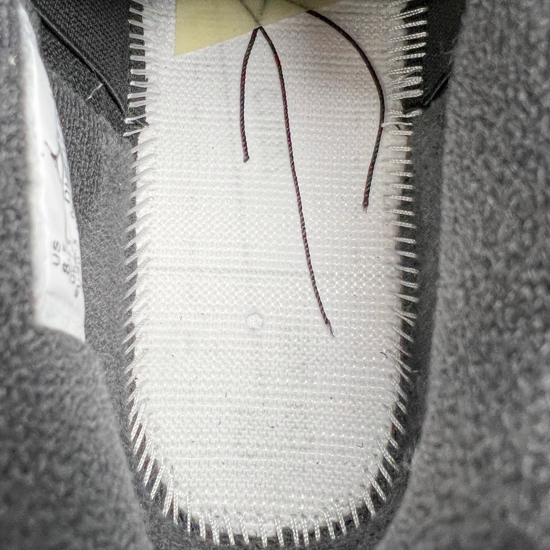 图片[17]-＃GX Air Jordan AJ4 Retro 黑黄雷公 DH6927-017 圈内最强四代 独家外贸特供尺码含 45.5 49.5 50.5 耗时半年巨作 全套原纸板楦头开发 原厂特供皮料加持 确保原汁原味 完美呈现四代版型 一比一鞋头弧度高度鞋身弧度 数据细节工艺流程均保持原鞋一致 原厂TPU网格鞋带扣 正确内里网布 菱角分明不变形无多余毛边 柔软性质感一致于原鞋 市场唯一原厂鞋扣模具 背面可见隐藏注塑口 原厂织唛标 原厂飞人电绣工艺 尾指中部跳三针 独家绑鞋带手法 印刷中底布 四线拉帮 米色美纹纸贴合固定 进口港宝加持 后跟自然饱满 全鞋荧光划线卡点 追求极致完美 每一双都是工艺品 多重QC质检 超越公司货的品控标准 实实在在的免检产品 尺码：40 40.5 41 42 42.5 43 44 44.5 45 45.5 46 47.5 48.5 49.5 50.5-选品中心