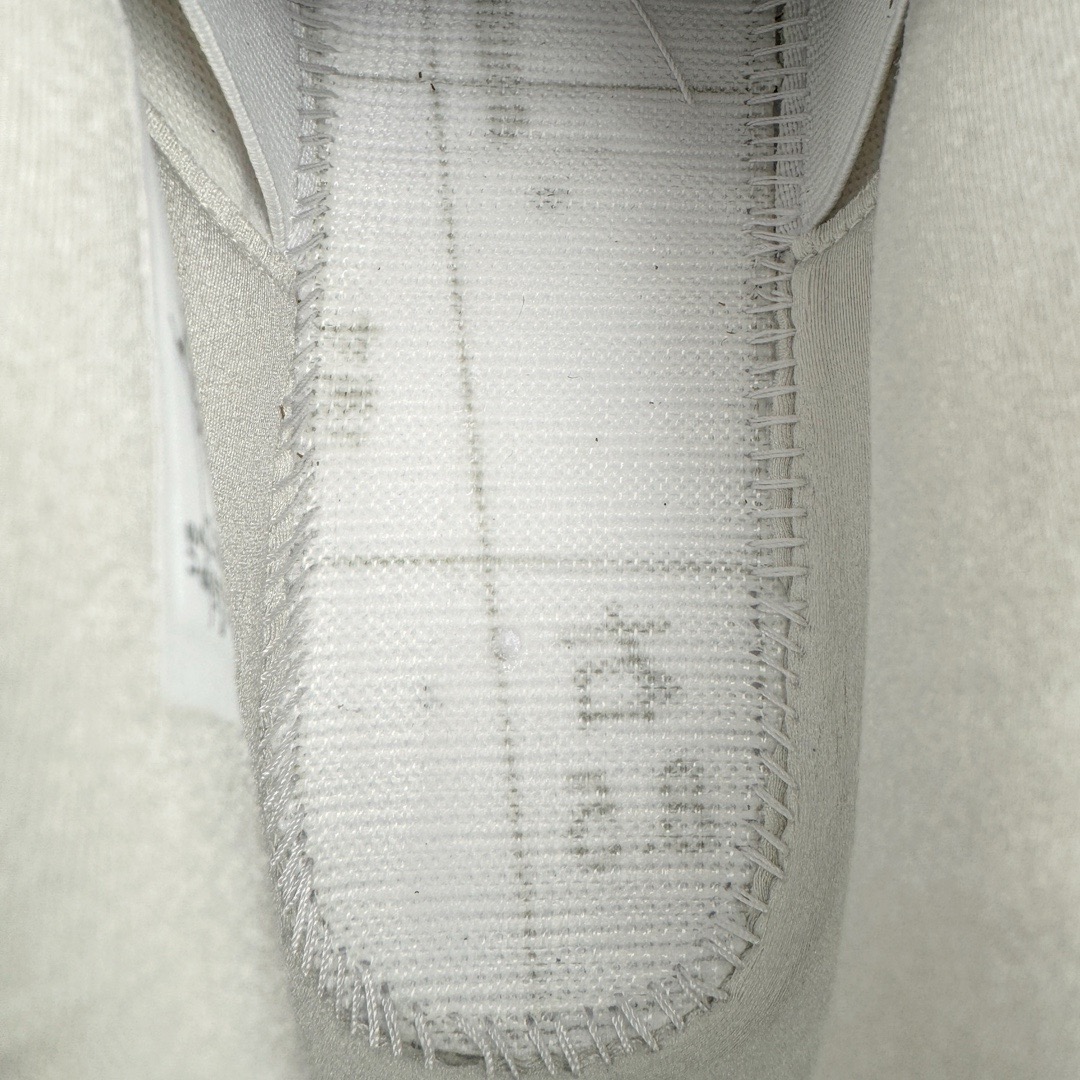 图片[17]-＃GX Air Jordan AJ4 Retro 白紫 CT8527-115 圈内最强四代 独家外贸特供尺码含 45.5 49.5 50.5 耗时半年巨作 全套原纸板楦头开发 原厂特供皮料加持 确保原汁原味 完美呈现四代版型 一比一鞋头弧度高度鞋身弧度 数据细节工艺流程均保持原鞋一致 原厂TPU网格鞋带扣 正确内里网布 菱角分明不变形无多余毛边 柔软性质感一致于原鞋 市场唯一原厂鞋扣模具 背面可见隐藏注塑口 原厂织唛标 原厂飞人电绣工艺 尾指中部跳三针 独家绑鞋带手法 印刷中底布 四线拉帮 米色美纹纸贴合固定 进口港宝加持 后跟自然饱满 全鞋荧光划线卡点 追求极致完美 每一双都是工艺品 多重QC质检 超越公司货的品控标准 实实在在的免检产品 尺码：40 40.5 41 42 42.5 43 44 44.5 45 45.5 46 47.5 48.5 49.5 50.5-选品中心