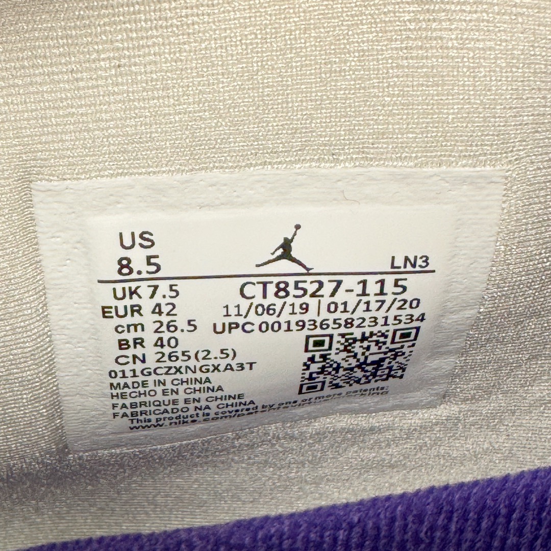 图片[18]-＃GX Air Jordan AJ4 Retro 白紫 CT8527-115 圈内最强四代 独家外贸特供尺码含 45.5 49.5 50.5 耗时半年巨作 全套原纸板楦头开发 原厂特供皮料加持 确保原汁原味 完美呈现四代版型 一比一鞋头弧度高度鞋身弧度 数据细节工艺流程均保持原鞋一致 原厂TPU网格鞋带扣 正确内里网布 菱角分明不变形无多余毛边 柔软性质感一致于原鞋 市场唯一原厂鞋扣模具 背面可见隐藏注塑口 原厂织唛标 原厂飞人电绣工艺 尾指中部跳三针 独家绑鞋带手法 印刷中底布 四线拉帮 米色美纹纸贴合固定 进口港宝加持 后跟自然饱满 全鞋荧光划线卡点 追求极致完美 每一双都是工艺品 多重QC质检 超越公司货的品控标准 实实在在的免检产品 尺码：40 40.5 41 42 42.5 43 44 44.5 45 45.5 46 47.5 48.5 49.5 50.5-选品中心