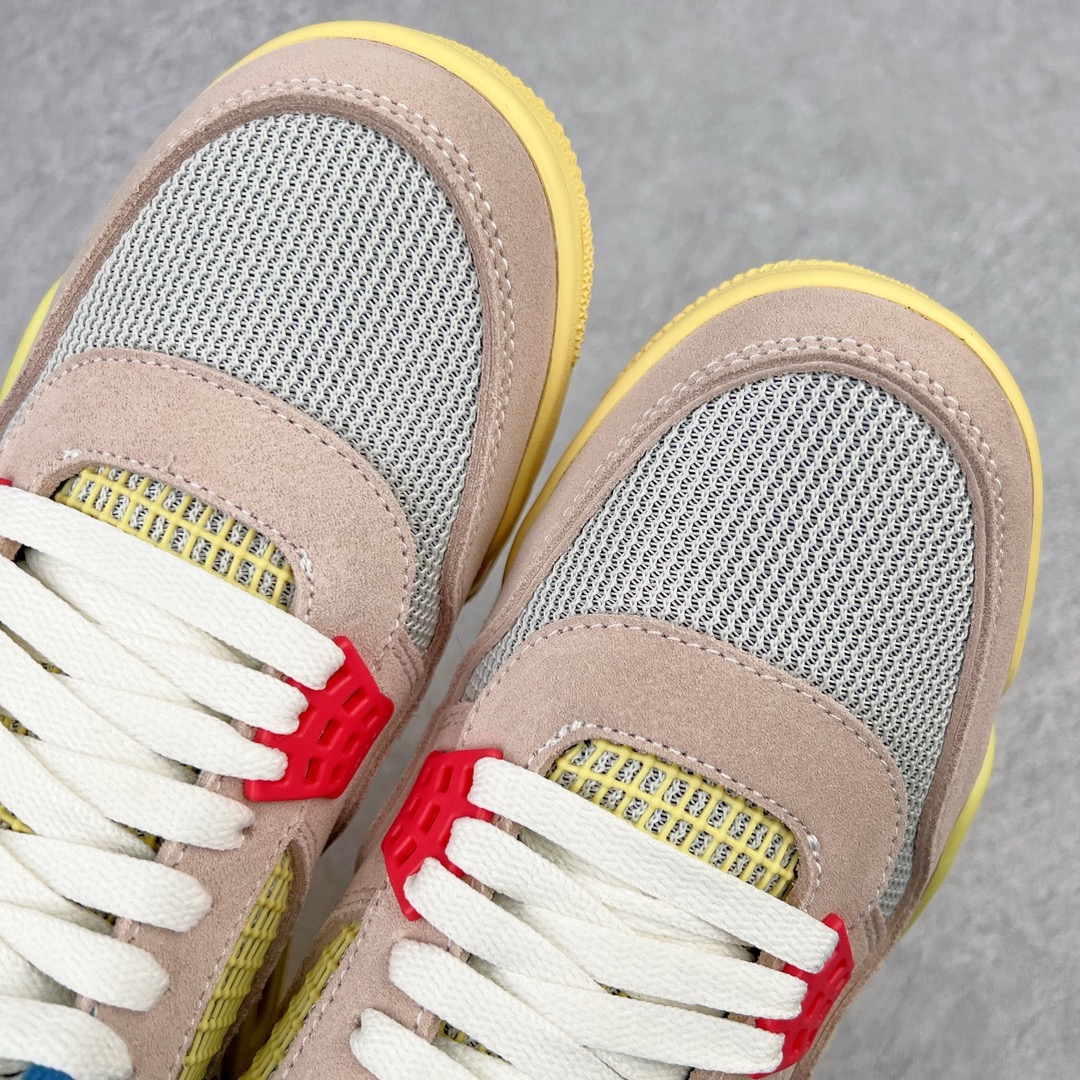 图片[10]-＃GX Union LA x Air Jordan AJ4 Retro SP\\\”Off Noir\\\” UN联名粉红蓝 DC9533-800 圈内最强四代 独家外贸特供尺码含 45.5 49.5 50.5 耗时半年巨作 全套原纸板楦头开发 原厂特供皮料加持 确保原汁原味 完美呈现四代版型 一比一鞋头弧度高度鞋身弧度 数据细节工艺流程均保持原鞋一致 原厂TPU网格鞋带扣 正确内里网布 菱角分明不变形无多余毛边 柔软性质感一致于原鞋 市场唯一原厂鞋扣模具 背面可见隐藏注塑口 原厂织唛标 原厂飞人电绣工艺 尾指中部跳三针 独家绑鞋带手法 印刷中底布 四线拉帮 米色美纹纸贴合固定 进口港宝加持 后跟自然饱满 全鞋荧光划线卡点 追求极致完美 每一双都是工艺品 多重QC质检 超越公司货的品控标准 实实在在的免检产品 尺码：40 40.5 41 42 42.5 43 44 44.5 45 45.5 46 47.5 48.5 49.5 50.5-选品中心