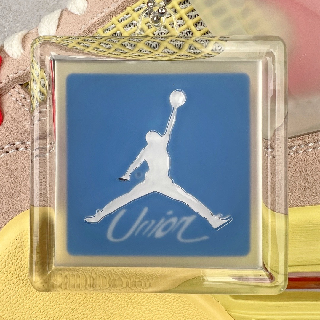 图片[14]-＃GX Union LA x Air Jordan AJ4 Retro SP\\\”Off Noir\\\” UN联名粉红蓝 DC9533-800 圈内最强四代 独家外贸特供尺码含 45.5 49.5 50.5 耗时半年巨作 全套原纸板楦头开发 原厂特供皮料加持 确保原汁原味 完美呈现四代版型 一比一鞋头弧度高度鞋身弧度 数据细节工艺流程均保持原鞋一致 原厂TPU网格鞋带扣 正确内里网布 菱角分明不变形无多余毛边 柔软性质感一致于原鞋 市场唯一原厂鞋扣模具 背面可见隐藏注塑口 原厂织唛标 原厂飞人电绣工艺 尾指中部跳三针 独家绑鞋带手法 印刷中底布 四线拉帮 米色美纹纸贴合固定 进口港宝加持 后跟自然饱满 全鞋荧光划线卡点 追求极致完美 每一双都是工艺品 多重QC质检 超越公司货的品控标准 实实在在的免检产品 尺码：40 40.5 41 42 42.5 43 44 44.5 45 45.5 46 47.5 48.5 49.5 50.5-选品中心