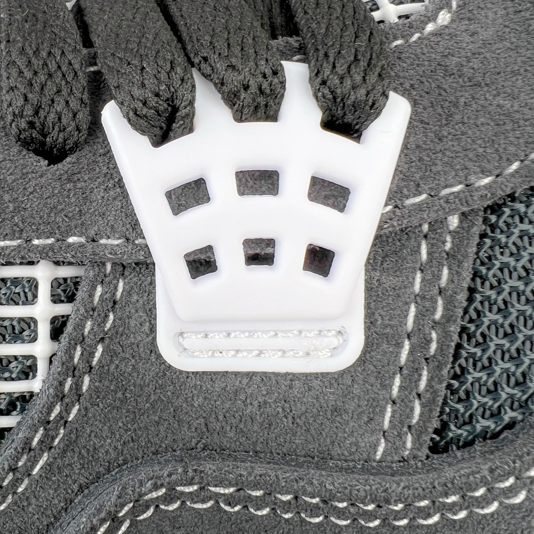图片[15]-＃GX Union LA x Air Jordan AJ4 Retro \\\”Off Noir\\\” UN联名黑蓝 DC9533-001 圈内最强四代 独家外贸特供尺码含 45.5 49.5 50.5 耗时半年巨作 全套原纸板楦头开发 原厂特供皮料加持 确保原汁原味 完美呈现四代版型 一比一鞋头弧度高度鞋身弧度 数据细节工艺流程均保持原鞋一致 原厂TPU网格鞋带扣 正确内里网布 菱角分明不变形无多余毛边 柔软性质感一致于原鞋 市场唯一原厂鞋扣模具 背面可见隐藏注塑口 原厂织唛标 原厂飞人电绣工艺 尾指中部跳三针 独家绑鞋带手法 印刷中底布 四线拉帮 米色美纹纸贴合固定 进口港宝加持 后跟自然饱满 全鞋荧光划线卡点 追求极致完美 每一双都是工艺品 多重QC质检 超越公司货的品控标准 实实在在的免检产品 尺码：40 40.5 41 42 42.5 43 44 44.5 45 45.5 46 47.5 48.5 49.5 50.5-选品中心