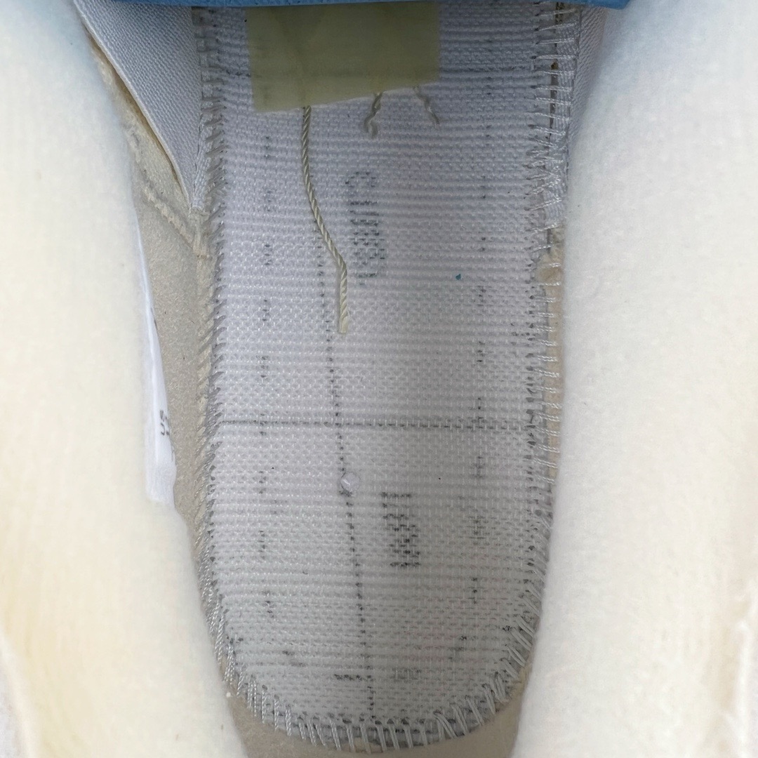 图片[17]-＃GX Off-White™ x Air Jordan AJ4 Retro\\\”Cream/Sail\\\” OW联名白帆 CV9388-100 圈内最强四代 独家外贸特供尺码含 45.5 49.5 50.5 耗时半年巨作 全套原纸板楦头开发 原厂特供皮料加持 确保原汁原味 完美呈现四代版型 一比一鞋头弧度高度鞋身弧度 数据细节工艺流程均保持原鞋一致 原厂TPU网格鞋带扣 正确内里网布 菱角分明不变形无多余毛边 柔软性质感一致于原鞋 市场唯一原厂鞋扣模具 背面可见隐藏注塑口 原厂织唛标 原厂飞人电绣工艺 尾指中部跳三针 独家绑鞋带手法 印刷中底布 四线拉帮 米色美纹纸贴合固定 进口港宝加持 后跟自然饱满 全鞋荧光划线卡点 追求极致完美 每一双都是工艺品 多重QC质检 超越公司货的品控标准 实实在在的免检产品 尺码：40 40.5 41 42 42.5 43 44 44.5 45 45.5 46 47.5 48.5 49.5 50.5-选品中心