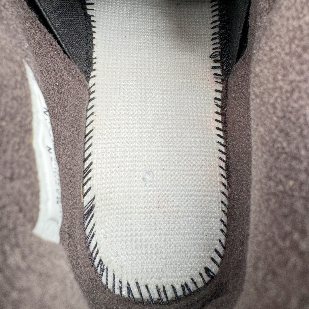 图片[17]-＃GX UNDEFEATED x Air Jordan AJ4 Retro 不败联名 军绿 JBM351 M1 该鞋款鞋身使用了大面积绿色为主色设计 并且它的特点为：可拆卸的魔术贴鞋舌板块、 鞋舌内替换原有AIR JORDAN 4字样变成UNDEFEATED白色黑底字样、拆卸魔术贴后为白字灰底JORDAN RARE AIR字样、鞋后跟TPU内为UNDEFEATED字样、鞋盒为特殊的拉链包装袋、以及带有黑色和橙色两幅鞋带 橙色的鞋舌Jumpman Logo和内衬 让整个鞋面有了点睛之笔于其中 圈内最强四代 耗时半年巨作 全套原纸板楦头开发 原厂特供皮料加持 确保原汁原味 完美呈现四代版型 一比一鞋头弧度高度鞋身弧度 数据细节工艺流程均保持原鞋一致 原厂TPU网格鞋带扣 正确内里网布 菱角分明不变形无多余毛边 柔软性质感一致于原鞋 市场唯一原厂鞋扣模具 背面可见隐藏注塑口 原厂织唛标 原厂飞人电绣工艺 尾指中部跳三针 独家绑鞋带手法 印刷中底布 四线拉帮 米色美纹纸贴合固定 进口港宝加持 后跟自然饱满 全鞋荧光划线卡点 追求极致完美 每一双都是工艺品 多重QC质检 超越公司货的品控标准 实实在在的免检产品 尺码：40 40.5 41 42 42.5 43 44 44.5 45 45.5 46 47.5 48.5 49.5 50.5-选品中心