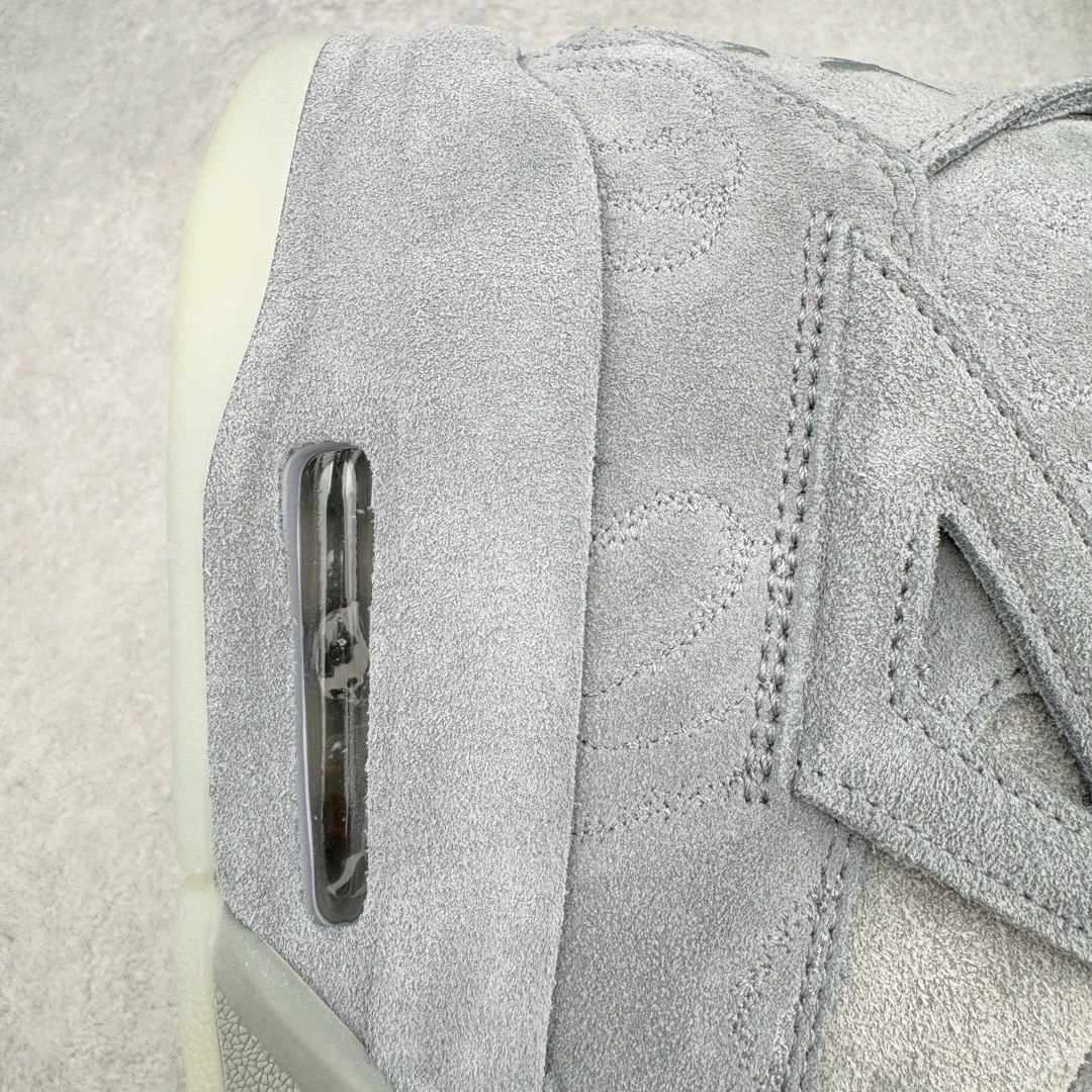 图片[12]-＃GX KAWS x Air Jordan AJ4 \\\”Cool Grey\\\” 涂鸦联名酷灰 930155-003 圈内最强四代 独家外贸特供尺码含 45.5 49.5 50.5 耗时半年巨作 全套原纸板楦头开发 原厂特供皮料加持 确保原汁原味 完美呈现四代版型 一比一鞋头弧度高度鞋身弧度 数据细节工艺流程均保持原鞋一致 原厂TPU网格鞋带扣 正确内里网布 菱角分明不变形无多余毛边 柔软性质感一致于原鞋 市场唯一原厂鞋扣模具 背面可见隐藏注塑口 原厂织唛标 原厂飞人电绣工艺 尾指中部跳三针 独家绑鞋带手法 印刷中底布 四线拉帮 米色美纹纸贴合固定 进口港宝加持 后跟自然饱满 全鞋荧光划线卡点 追求极致完美 每一双都是工艺品 多重QC质检 超越公司货的品控标准 实实在在的免检产品 尺码：40 40.5 41 42 42.5 43 44 44.5 45 45.5 46 47.5 48.5 49.5 50.5-选品中心