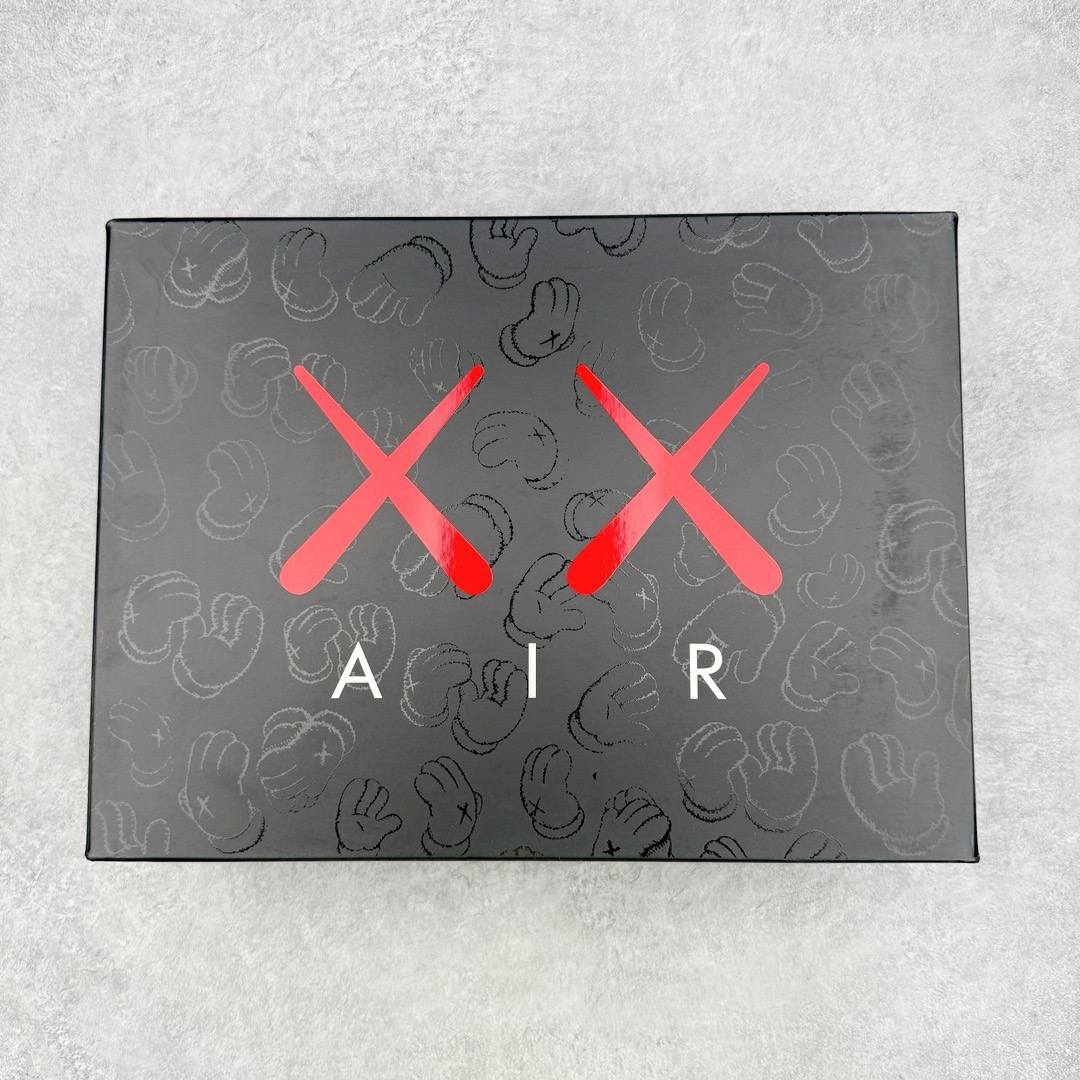 图片[11]-＃GX KAWS x Air Jordan AJ4 \\\”Black\\\” 涂鸦联名纯黑 930155-001 圈内最强四代 独家外贸特供尺码含 45.5 49.5 50.5 耗时半年巨作 全套原纸板楦头开发 原厂特供皮料加持 确保原汁原味 完美呈现四代版型 一比一鞋头弧度高度鞋身弧度 数据细节工艺流程均保持原鞋一致 原厂TPU网格鞋带扣 正确内里网布 菱角分明不变形无多余毛边 柔软性质感一致于原鞋 市场唯一原厂鞋扣模具 背面可见隐藏注塑口 原厂织唛标 原厂飞人电绣工艺 尾指中部跳三针 独家绑鞋带手法 印刷中底布 四线拉帮 米色美纹纸贴合固定 进口港宝加持 后跟自然饱满 全鞋荧光划线卡点 追求极致完美 每一双都是工艺品 多重QC质检 超越公司货的品控标准 实实在在的免检产品 尺码：40 40.5 41 42 42.5 43 44 44.5 45 45.5 46 47.5 48.5 49.5 50.5-选品中心