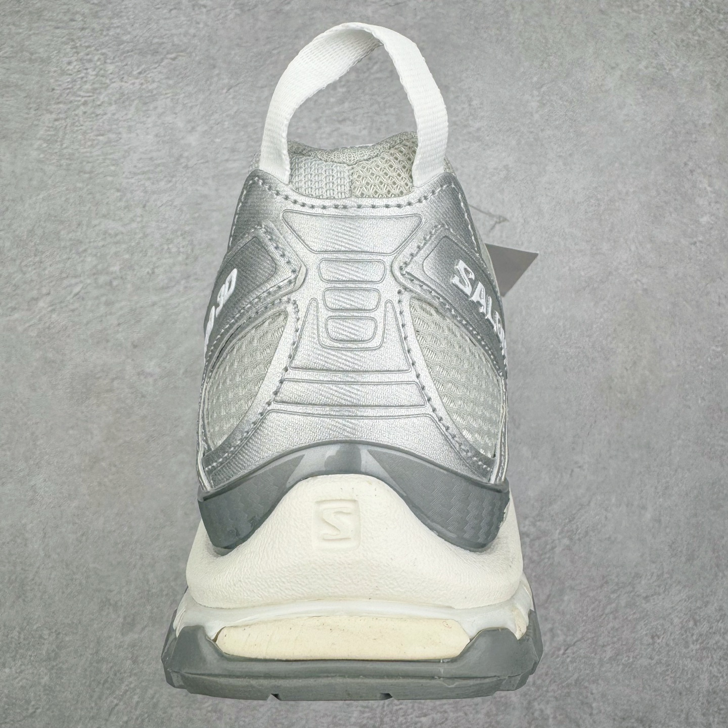 图片[8]-＃PK4.0 SALOMON XA Pro 3D ADV 萨洛蒙潮流越野机能户外功能鞋 基于市场现有版本全新升级调整改良 现阶段市场最强产物 全新主色陆续出货 大底描漆工整零瑕疵 鞋头定型弧度完 纯原外贸平台特供订单 耗时半年巨作 全套原纸板楦头开发 原厂特供网布配套加持 确保原汁原味 完美呈现版型 原档数据独家私模五层组合大底 原装Ortholite轻量化鞋垫 中底布带钢印编号 原厂TPU锁扣 进口港宝加持 后跟自然饱满 还原公司包裹性 鞋面采用SENSIFT贴合技术 全方位贴合包裹脚型 鞋跟部鞋底牵引设计 提供强大的抓地性能 更适应野外崎岖不平的道路 其3D ADVANCED CHASSIS底盘 材料轻量大化 钉齿设计更具稳定性 防护性 鞋底易磨损区运用CONTAGRIP高耐磨材料 应对城市硬质路面长距离跑考验 尺码：36 36.5 37.5 38 38.5 39 40 40.5 41 42 42.5 43 44 44.5 45-选品中心