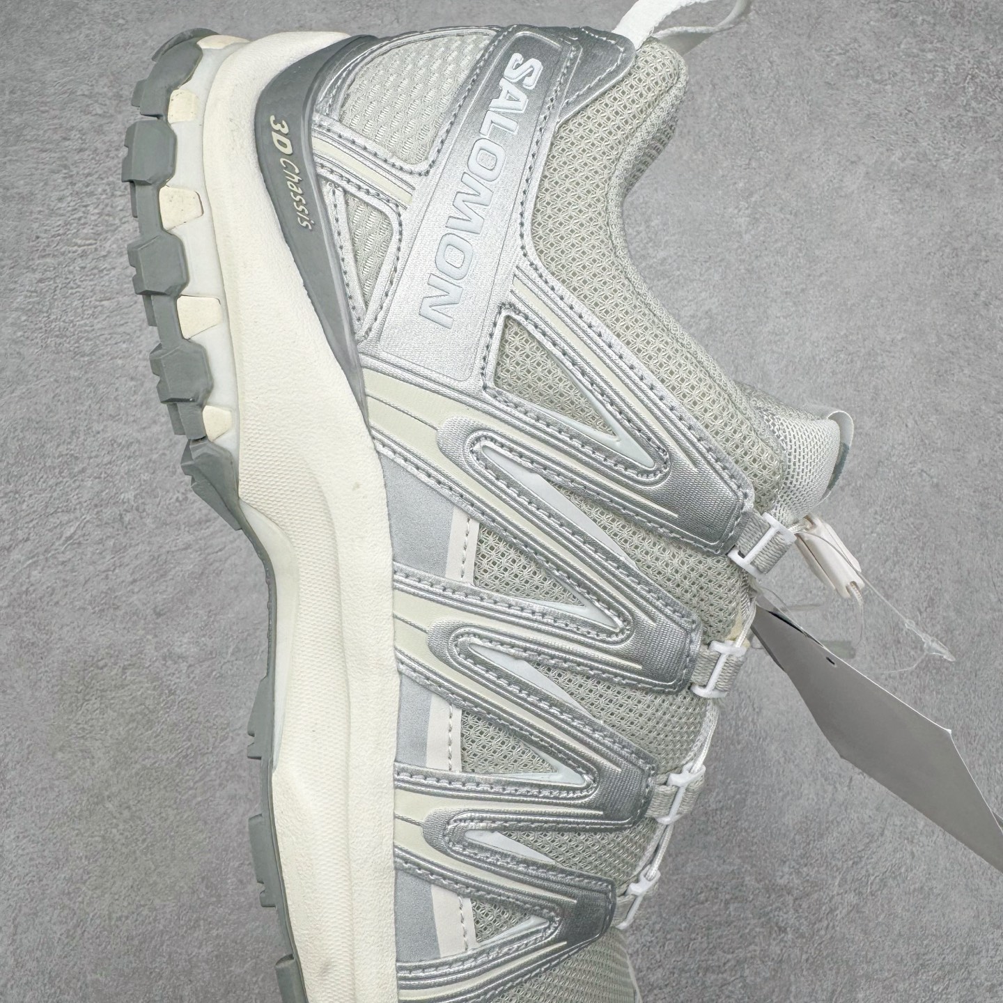 图片[6]-＃PK4.0 SALOMON XA Pro 3D ADV 萨洛蒙潮流越野机能户外功能鞋 基于市场现有版本全新升级调整改良 现阶段市场最强产物 全新主色陆续出货 大底描漆工整零瑕疵 鞋头定型弧度完 纯原外贸平台特供订单 耗时半年巨作 全套原纸板楦头开发 原厂特供网布配套加持 确保原汁原味 完美呈现版型 原档数据独家私模五层组合大底 原装Ortholite轻量化鞋垫 中底布带钢印编号 原厂TPU锁扣 进口港宝加持 后跟自然饱满 还原公司包裹性 鞋面采用SENSIFT贴合技术 全方位贴合包裹脚型 鞋跟部鞋底牵引设计 提供强大的抓地性能 更适应野外崎岖不平的道路 其3D ADVANCED CHASSIS底盘 材料轻量大化 钉齿设计更具稳定性 防护性 鞋底易磨损区运用CONTAGRIP高耐磨材料 应对城市硬质路面长距离跑考验 尺码：36 36.5 37.5 38 38.5 39 40 40.5 41 42 42.5 43 44 44.5 45-选品中心