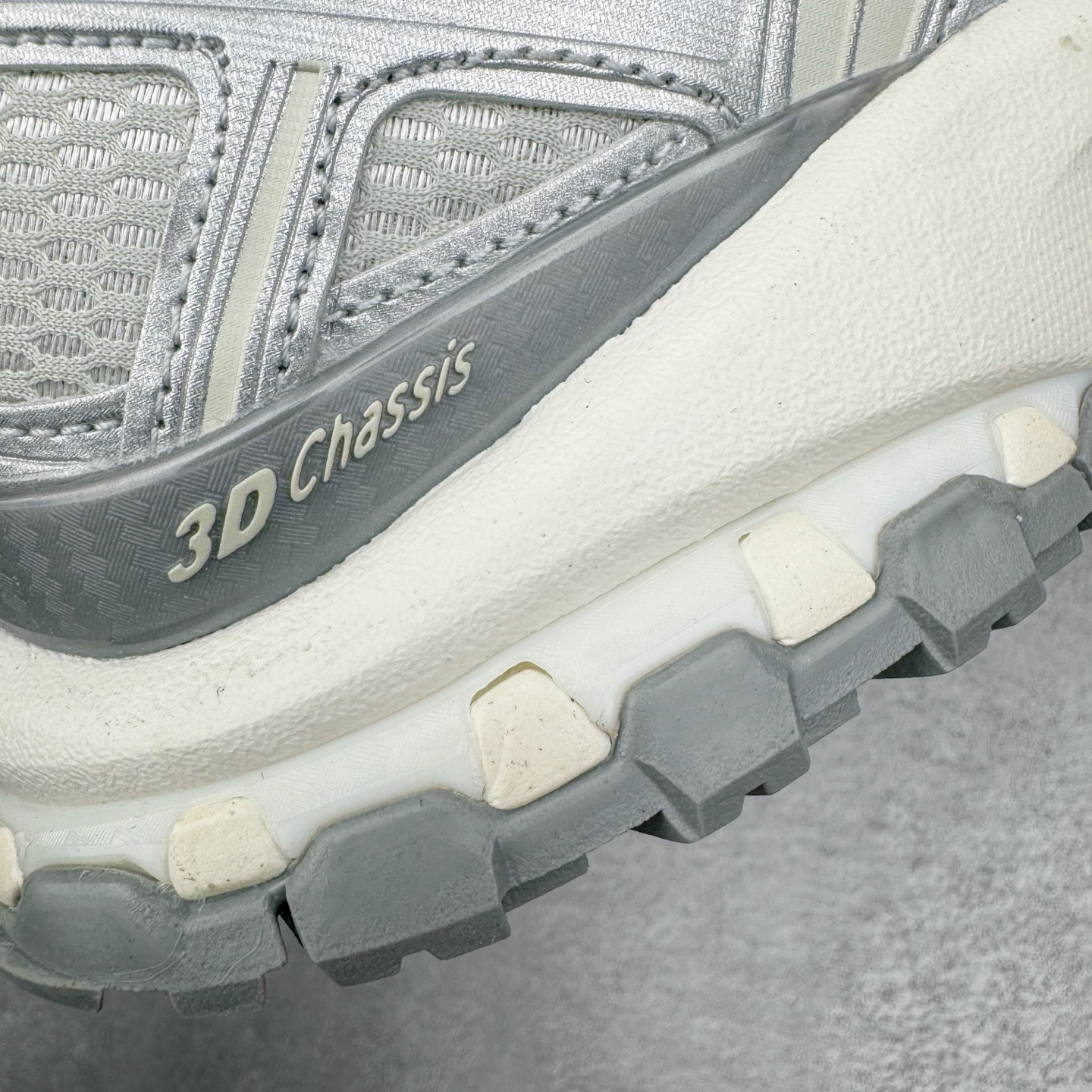 图片[16]-＃PK4.0 SALOMON XA Pro 3D ADV 萨洛蒙潮流越野机能户外功能鞋 基于市场现有版本全新升级调整改良 现阶段市场最强产物 全新主色陆续出货 大底描漆工整零瑕疵 鞋头定型弧度完 纯原外贸平台特供订单 耗时半年巨作 全套原纸板楦头开发 原厂特供网布配套加持 确保原汁原味 完美呈现版型 原档数据独家私模五层组合大底 原装Ortholite轻量化鞋垫 中底布带钢印编号 原厂TPU锁扣 进口港宝加持 后跟自然饱满 还原公司包裹性 鞋面采用SENSIFT贴合技术 全方位贴合包裹脚型 鞋跟部鞋底牵引设计 提供强大的抓地性能 更适应野外崎岖不平的道路 其3D ADVANCED CHASSIS底盘 材料轻量大化 钉齿设计更具稳定性 防护性 鞋底易磨损区运用CONTAGRIP高耐磨材料 应对城市硬质路面长距离跑考验 尺码：36 36.5 37.5 38 38.5 39 40 40.5 41 42 42.5 43 44 44.5 45-选品中心