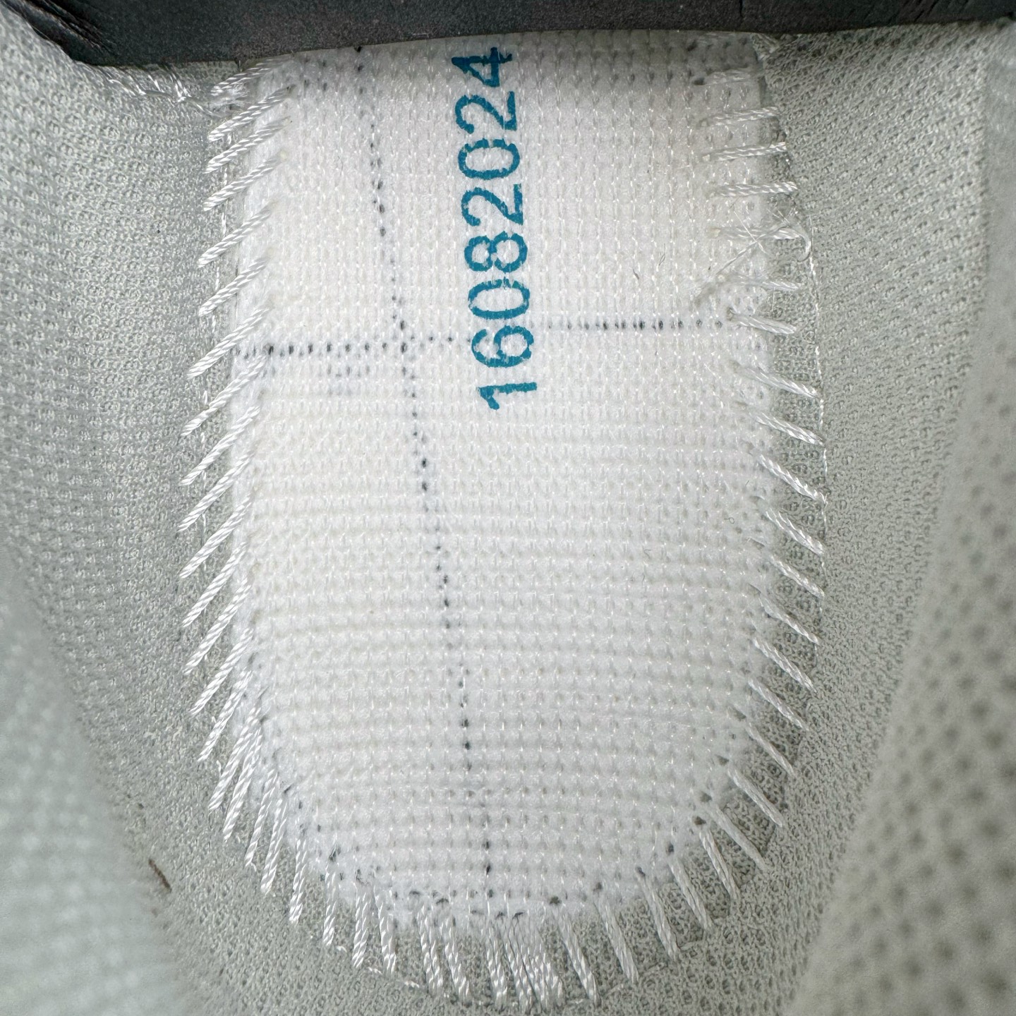 图片[10]-＃PK4.0 SALOMON XA Pro 3D ADV 萨洛蒙潮流越野机能户外功能鞋 基于市场现有版本全新升级调整改良 现阶段市场最强产物 全新主色陆续出货 大底描漆工整零瑕疵 鞋头定型弧度完 纯原外贸平台特供订单 耗时半年巨作 全套原纸板楦头开发 原厂特供网布配套加持 确保原汁原味 完美呈现版型 原档数据独家私模五层组合大底 原装Ortholite轻量化鞋垫 中底布带钢印编号 原厂TPU锁扣 进口港宝加持 后跟自然饱满 还原公司包裹性 鞋面采用SENSIFT贴合技术 全方位贴合包裹脚型 鞋跟部鞋底牵引设计 提供强大的抓地性能 更适应野外崎岖不平的道路 其3D ADVANCED CHASSIS底盘 材料轻量大化 钉齿设计更具稳定性 防护性 鞋底易磨损区运用CONTAGRIP高耐磨材料 应对城市硬质路面长距离跑考验 尺码：36 36.5 37.5 38 38.5 39 40 40.5 41 42 42.5 43 44 44.5 45-选品中心