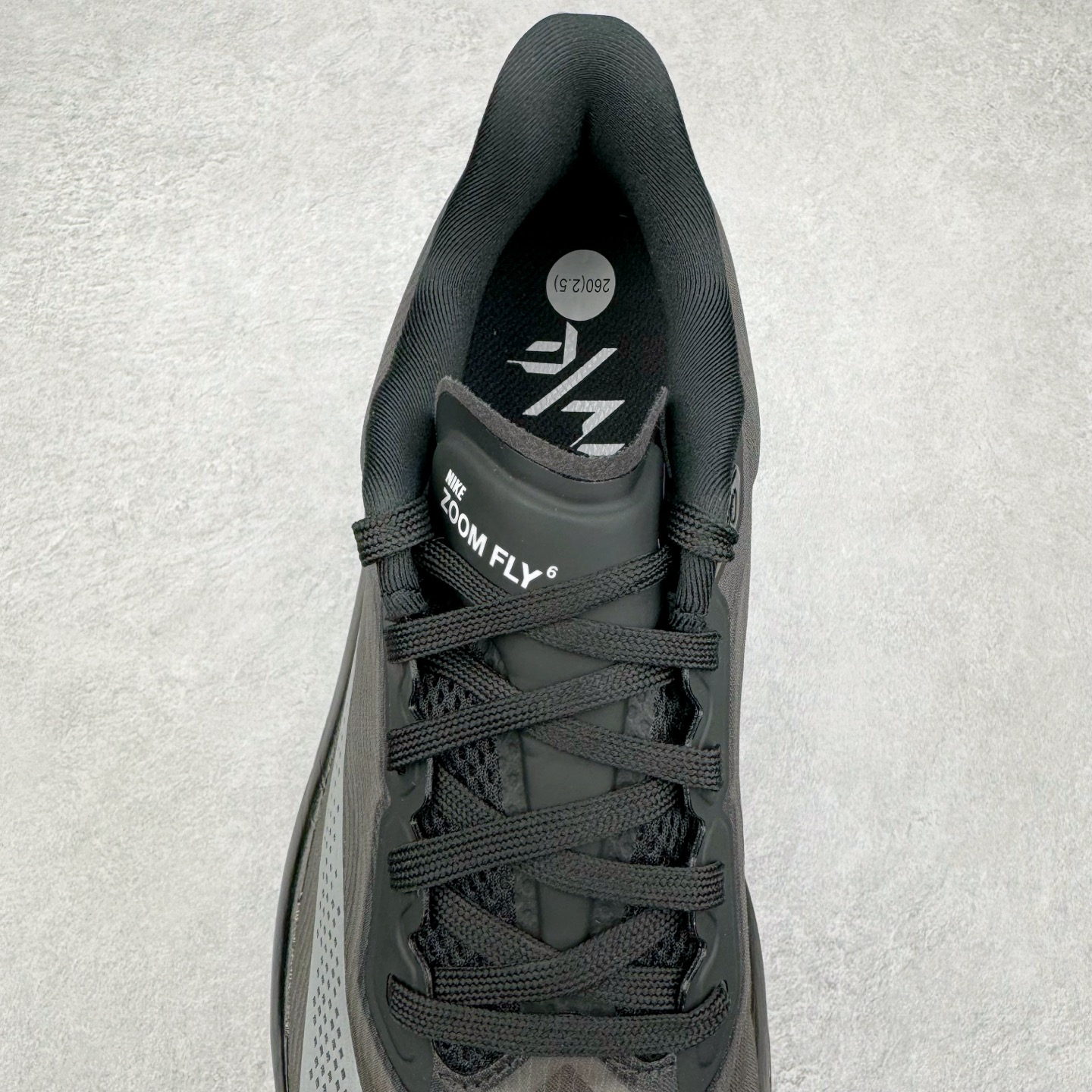 图片[5]-＃纯原 NK Zoom Fly 6 竞速飞行6代系列低帮轻质缓震透气休闲运动跑步鞋FN8454-001 NK旗下主打竞速训练的Zoom Fly 6突然官宣，让不少跑步玩家都激动万分。根据 Nike 的官方说法，鞋款由基普乔格亲自监制并测试，可以说是受到地球最强跑者肯定的一双鞋。近日，这双鞋迎来基普乔格专属配色，并释出了官图。灵感来自基普乔格在土地跑道训练的经历，中底造型旨在还原训练后尘土覆盖的感觉。外观方面，延续了超大 Swoosh 的标志性设计，中底充满棱角感与层次感。科技方面，搭载加量ZoomX 与 SR-02 泡绵及全掌型 FlyPlate 碳纤维板 尺码：39 40 40.5 41 42 42.5 43 44 44.5 45 46-选品中心