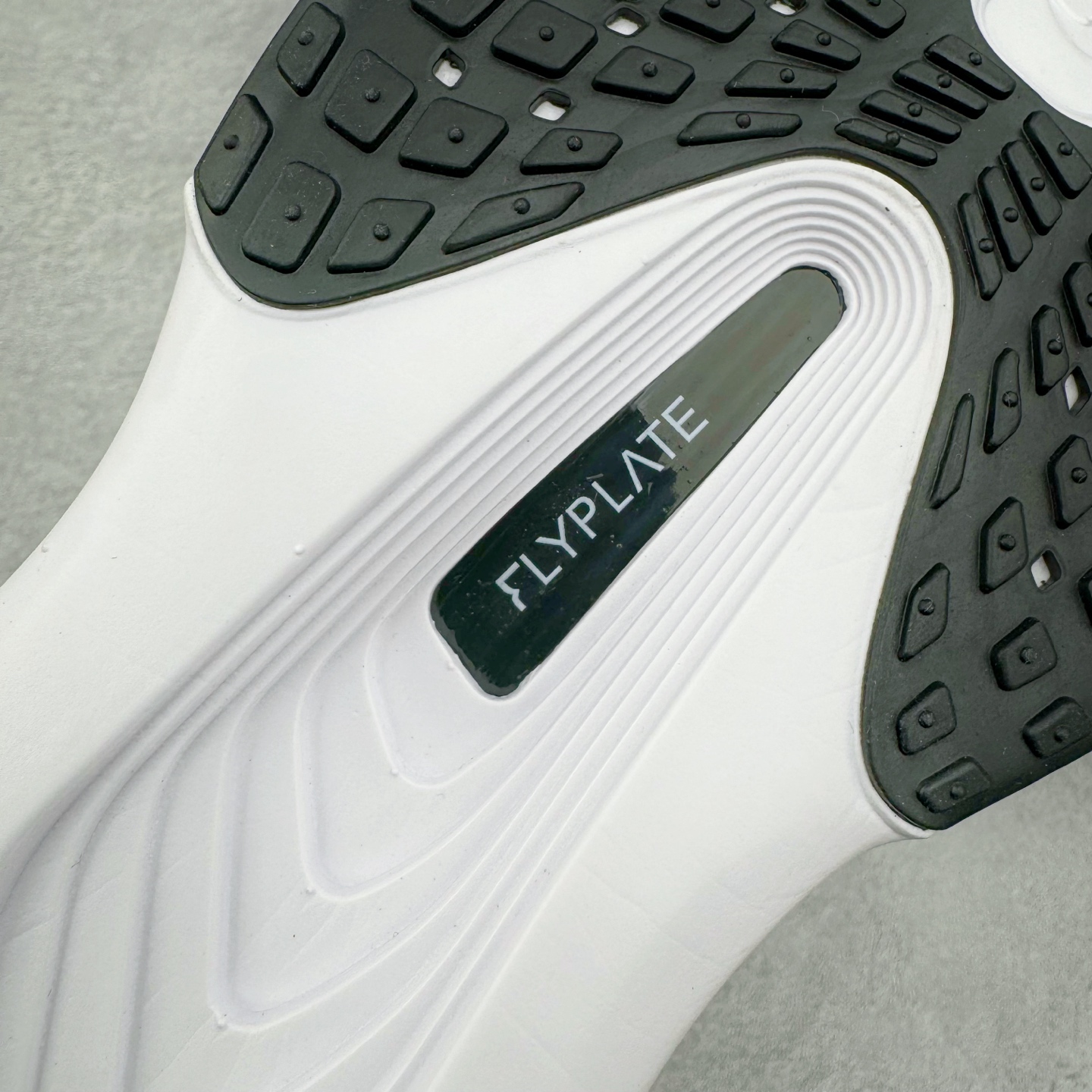 图片[20]-＃纯原 NK Zoom Fly 6 竞速飞行6代系列低帮轻质缓震透气休闲运动跑步鞋FN8454-001 NK旗下主打竞速训练的Zoom Fly 6突然官宣，让不少跑步玩家都激动万分。根据 Nike 的官方说法，鞋款由基普乔格亲自监制并测试，可以说是受到地球最强跑者肯定的一双鞋。近日，这双鞋迎来基普乔格专属配色，并释出了官图。灵感来自基普乔格在土地跑道训练的经历，中底造型旨在还原训练后尘土覆盖的感觉。外观方面，延续了超大 Swoosh 的标志性设计，中底充满棱角感与层次感。科技方面，搭载加量ZoomX 与 SR-02 泡绵及全掌型 FlyPlate 碳纤维板 尺码：39 40 40.5 41 42 42.5 43 44 44.5 45 46-选品中心