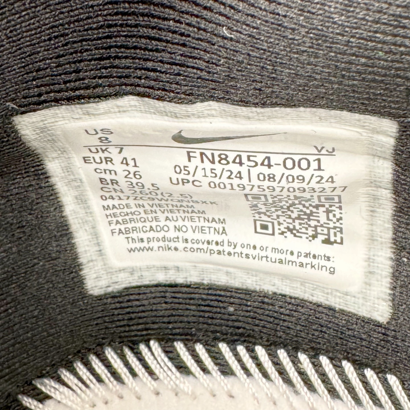 图片[10]-＃纯原 NK Zoom Fly 6 竞速飞行6代系列低帮轻质缓震透气休闲运动跑步鞋FN8454-001 NK旗下主打竞速训练的Zoom Fly 6突然官宣，让不少跑步玩家都激动万分。根据 Nike 的官方说法，鞋款由基普乔格亲自监制并测试，可以说是受到地球最强跑者肯定的一双鞋。近日，这双鞋迎来基普乔格专属配色，并释出了官图。灵感来自基普乔格在土地跑道训练的经历，中底造型旨在还原训练后尘土覆盖的感觉。外观方面，延续了超大 Swoosh 的标志性设计，中底充满棱角感与层次感。科技方面，搭载加量ZoomX 与 SR-02 泡绵及全掌型 FlyPlate 碳纤维板 尺码：39 40 40.5 41 42 42.5 43 44 44.5 45 46-选品中心