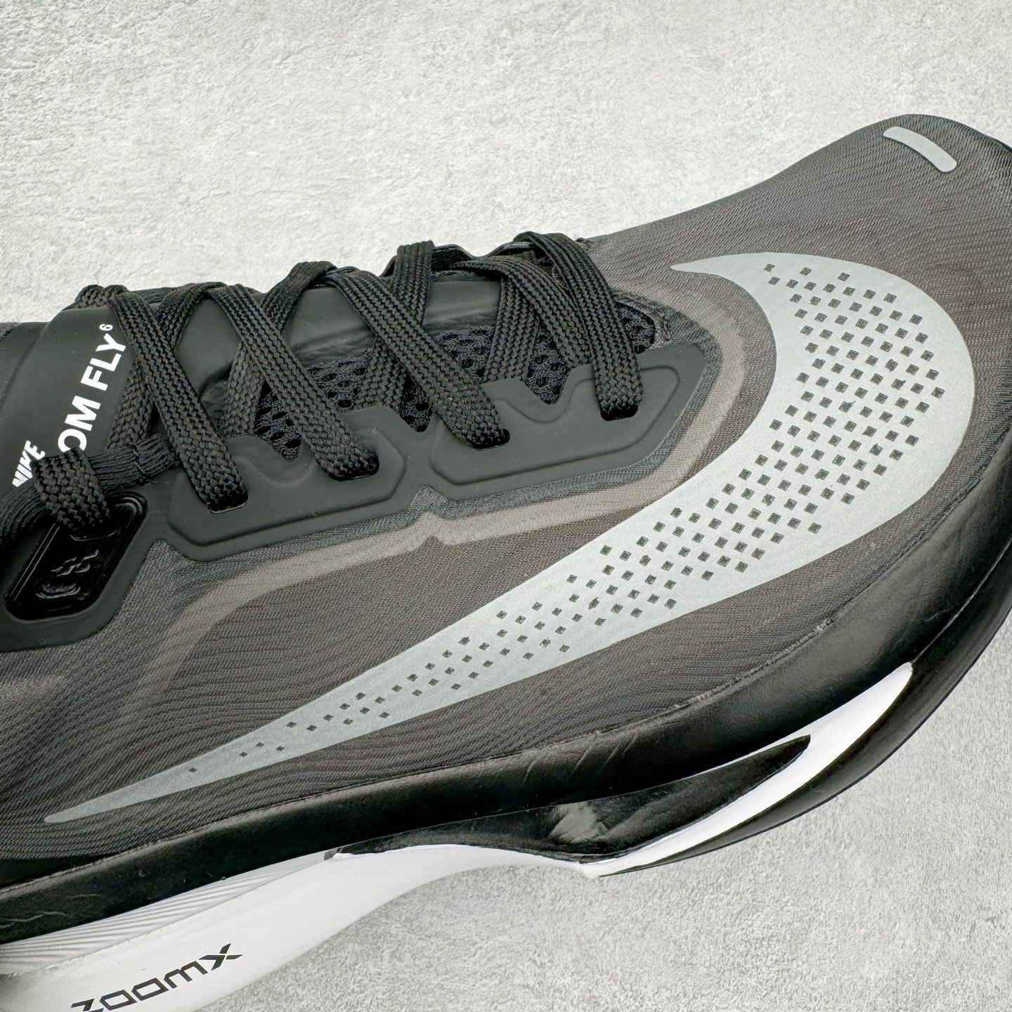 图片[17]-＃纯原 NK Zoom Fly 6 竞速飞行6代系列低帮轻质缓震透气休闲运动跑步鞋FN8454-001 NK旗下主打竞速训练的Zoom Fly 6突然官宣，让不少跑步玩家都激动万分。根据 Nike 的官方说法，鞋款由基普乔格亲自监制并测试，可以说是受到地球最强跑者肯定的一双鞋。近日，这双鞋迎来基普乔格专属配色，并释出了官图。灵感来自基普乔格在土地跑道训练的经历，中底造型旨在还原训练后尘土覆盖的感觉。外观方面，延续了超大 Swoosh 的标志性设计，中底充满棱角感与层次感。科技方面，搭载加量ZoomX 与 SR-02 泡绵及全掌型 FlyPlate 碳纤维板 尺码：39 40 40.5 41 42 42.5 43 44 44.5 45 46-选品中心