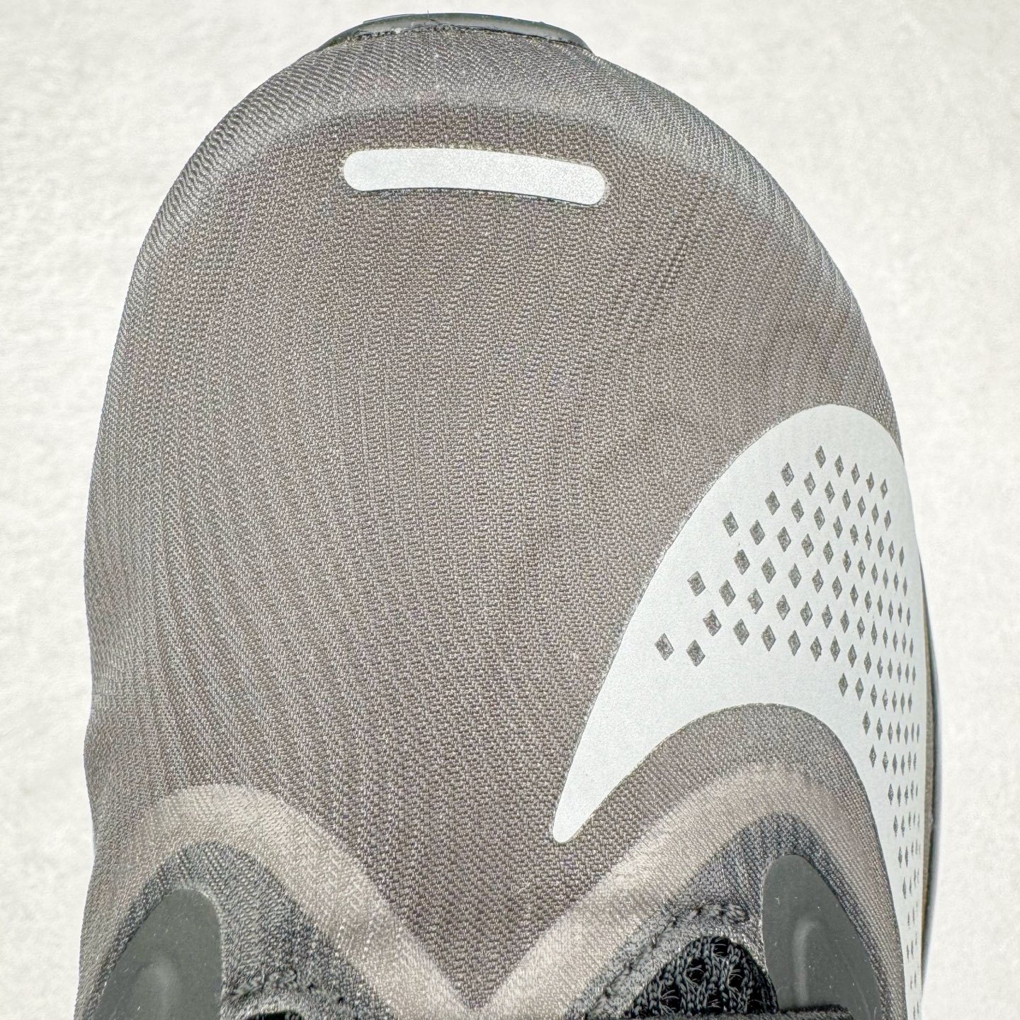 图片[16]-＃纯原 NK Zoom Fly 6 竞速飞行6代系列低帮轻质缓震透气休闲运动跑步鞋FN8454-001 NK旗下主打竞速训练的Zoom Fly 6突然官宣，让不少跑步玩家都激动万分。根据 Nike 的官方说法，鞋款由基普乔格亲自监制并测试，可以说是受到地球最强跑者肯定的一双鞋。近日，这双鞋迎来基普乔格专属配色，并释出了官图。灵感来自基普乔格在土地跑道训练的经历，中底造型旨在还原训练后尘土覆盖的感觉。外观方面，延续了超大 Swoosh 的标志性设计，中底充满棱角感与层次感。科技方面，搭载加量ZoomX 与 SR-02 泡绵及全掌型 FlyPlate 碳纤维板 尺码：39 40 40.5 41 42 42.5 43 44 44.5 45 46-选品中心