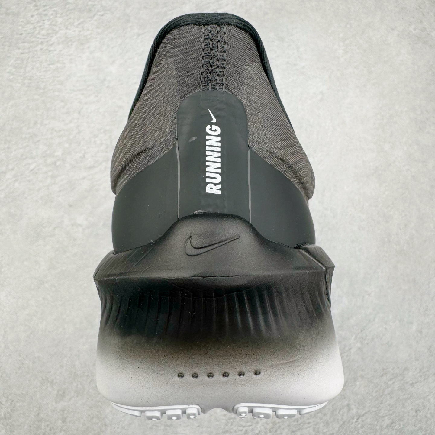 图片[8]-＃纯原 NK Zoom Fly 6 竞速飞行6代系列低帮轻质缓震透气休闲运动跑步鞋FN8454-001 NK旗下主打竞速训练的Zoom Fly 6突然官宣，让不少跑步玩家都激动万分。根据 Nike 的官方说法，鞋款由基普乔格亲自监制并测试，可以说是受到地球最强跑者肯定的一双鞋。近日，这双鞋迎来基普乔格专属配色，并释出了官图。灵感来自基普乔格在土地跑道训练的经历，中底造型旨在还原训练后尘土覆盖的感觉。外观方面，延续了超大 Swoosh 的标志性设计，中底充满棱角感与层次感。科技方面，搭载加量ZoomX 与 SR-02 泡绵及全掌型 FlyPlate 碳纤维板 尺码：39 40 40.5 41 42 42.5 43 44 44.5 45 46-选品中心