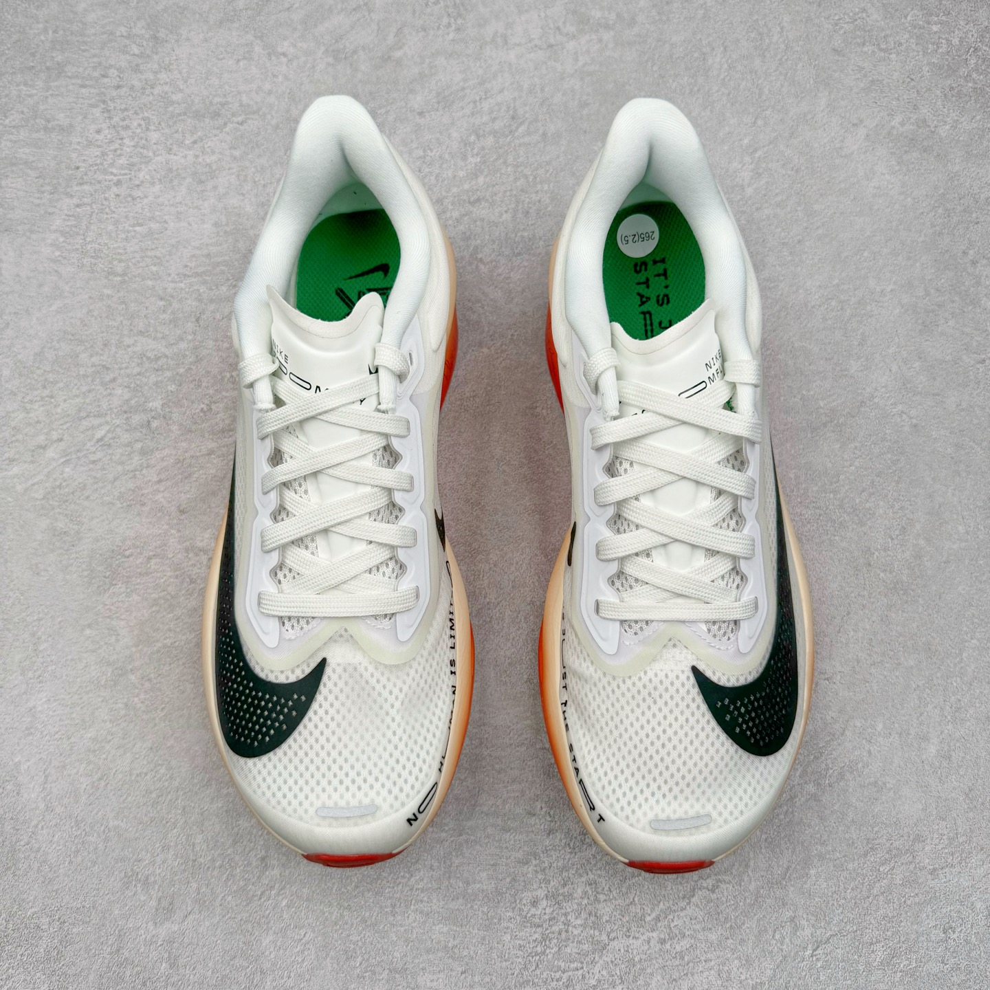 图片[2]-＃纯原 NK Zoom Fly 6 竞速飞行6代系列低帮轻质缓震透气休闲运动跑步鞋HJ7038-100 NK旗下主打竞速训练的Zoom Fly 6突然官宣，让不少跑步玩家都激动万分。根据 Nike 的官方说法，鞋款由基普乔格亲自监制并测试，可以说是受到地球最强跑者肯定的一双鞋。近日，这双鞋迎来基普乔格专属配色，并释出了官图。灵感来自基普乔格在土地跑道训练的经历，中底造型旨在还原训练后尘土覆盖的感觉。外观方面，延续了超大 Swoosh 的标志性设计，中底充满棱角感与层次感。科技方面，搭载加量ZoomX 与 SR-02 泡绵及全掌型 FlyPlate 碳纤维板 尺码：39 40 40.5 41 42 42.5 43 44 44.5 45 46-选品中心