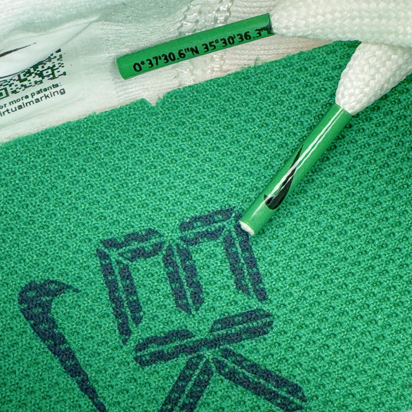 图片[12]-＃纯原 NK Zoom Fly 6 竞速飞行6代系列低帮轻质缓震透气休闲运动跑步鞋HJ7038-100 NK旗下主打竞速训练的Zoom Fly 6突然官宣，让不少跑步玩家都激动万分。根据 Nike 的官方说法，鞋款由基普乔格亲自监制并测试，可以说是受到地球最强跑者肯定的一双鞋。近日，这双鞋迎来基普乔格专属配色，并释出了官图。灵感来自基普乔格在土地跑道训练的经历，中底造型旨在还原训练后尘土覆盖的感觉。外观方面，延续了超大 Swoosh 的标志性设计，中底充满棱角感与层次感。科技方面，搭载加量ZoomX 与 SR-02 泡绵及全掌型 FlyPlate 碳纤维板 尺码：39 40 40.5 41 42 42.5 43 44 44.5 45 46-选品中心