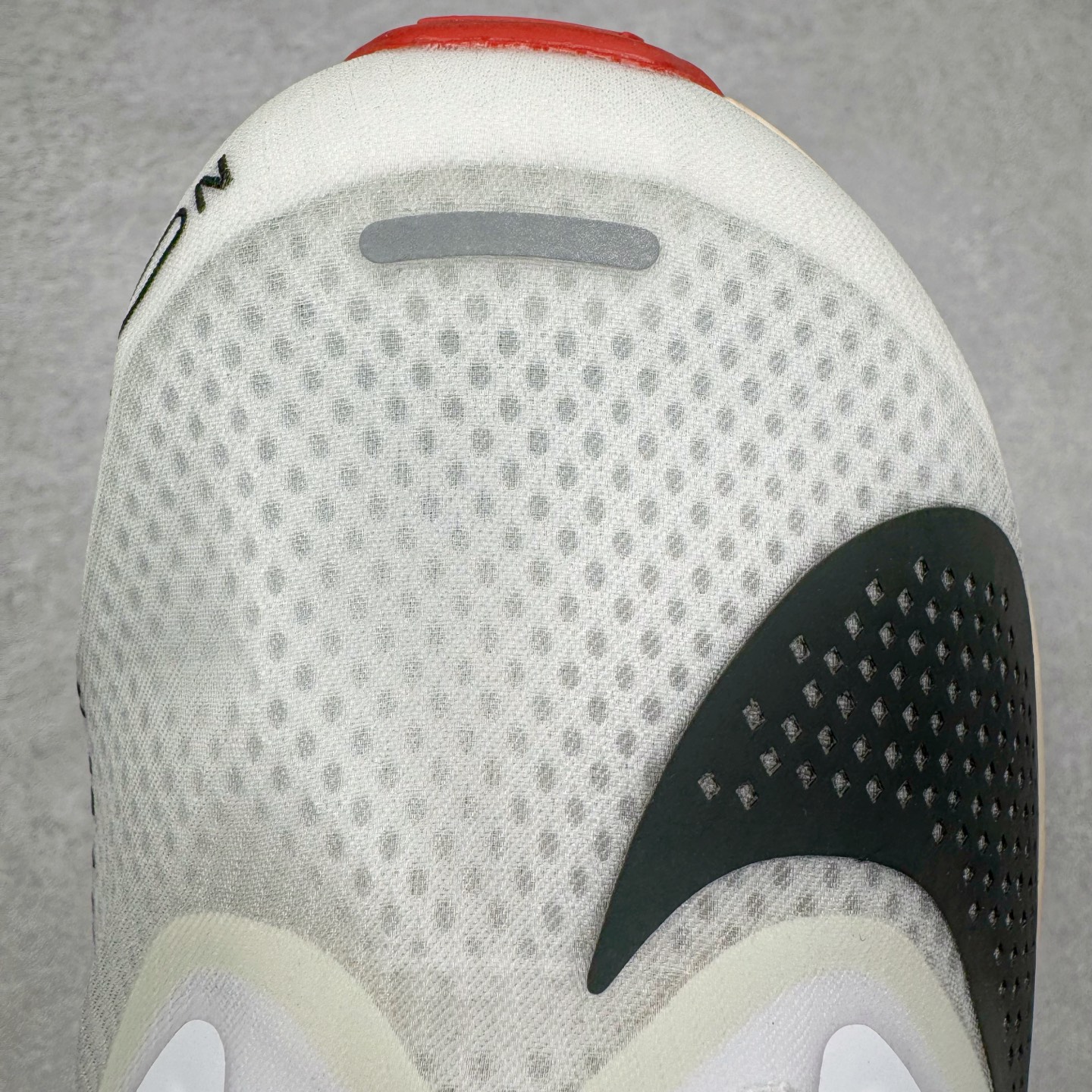 图片[17]-＃纯原 NK Zoom Fly 6 竞速飞行6代系列低帮轻质缓震透气休闲运动跑步鞋HJ7038-100 NK旗下主打竞速训练的Zoom Fly 6突然官宣，让不少跑步玩家都激动万分。根据 Nike 的官方说法，鞋款由基普乔格亲自监制并测试，可以说是受到地球最强跑者肯定的一双鞋。近日，这双鞋迎来基普乔格专属配色，并释出了官图。灵感来自基普乔格在土地跑道训练的经历，中底造型旨在还原训练后尘土覆盖的感觉。外观方面，延续了超大 Swoosh 的标志性设计，中底充满棱角感与层次感。科技方面，搭载加量ZoomX 与 SR-02 泡绵及全掌型 FlyPlate 碳纤维板 尺码：39 40 40.5 41 42 42.5 43 44 44.5 45 46-选品中心