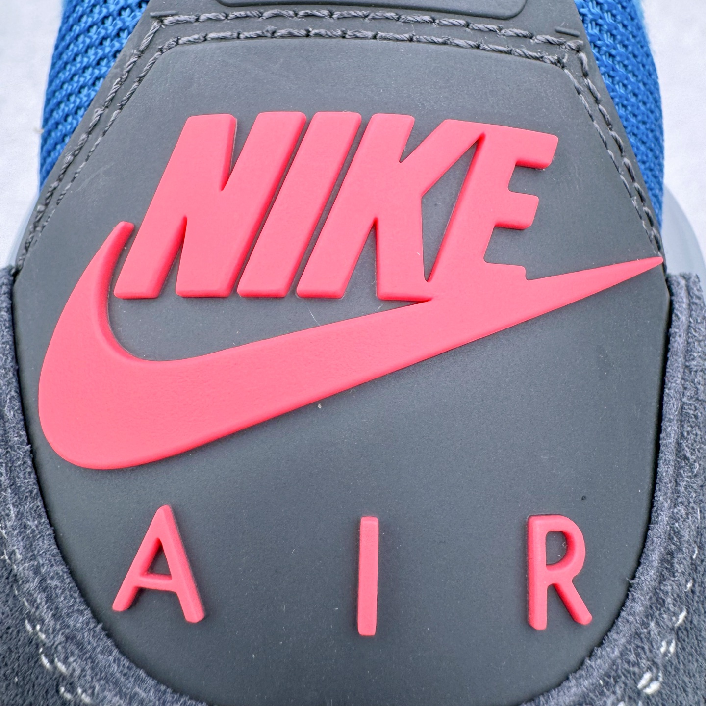 图片[17]-＃PK纯原 Union LA x Air Jordan AJ4 Retro \\\”Off Noir\\\” UN联名黑蓝 DC9533-001 耗时半年巨作 全套原纸板楦头开发 原厂特供皮料加持 确保原汁原味 完美呈现四代版型 一比一鞋头弧度高度鞋身弧度 数据细节工艺流程均保持原鞋一致 原厂TPU网格鞋带扣 正确内里网布 菱角分明不变形无多余毛边 柔软性质感一致于原鞋 原厂织唛标 原厂飞人电绣工艺 尾指中部跳三针 独家绑鞋带手法 印刷中底布 四线拉帮 米色美纹纸贴合固定 进口港宝加持 后跟自然饱满 全鞋荧光划线卡点 追求极致完美 每一双都是工艺品 多重QC质检 超越公司货的品控标准 实实在在的免检产品 尺码：40 40.5 41 42 42.5 43 44 44.5 45 46 47.5-选品中心