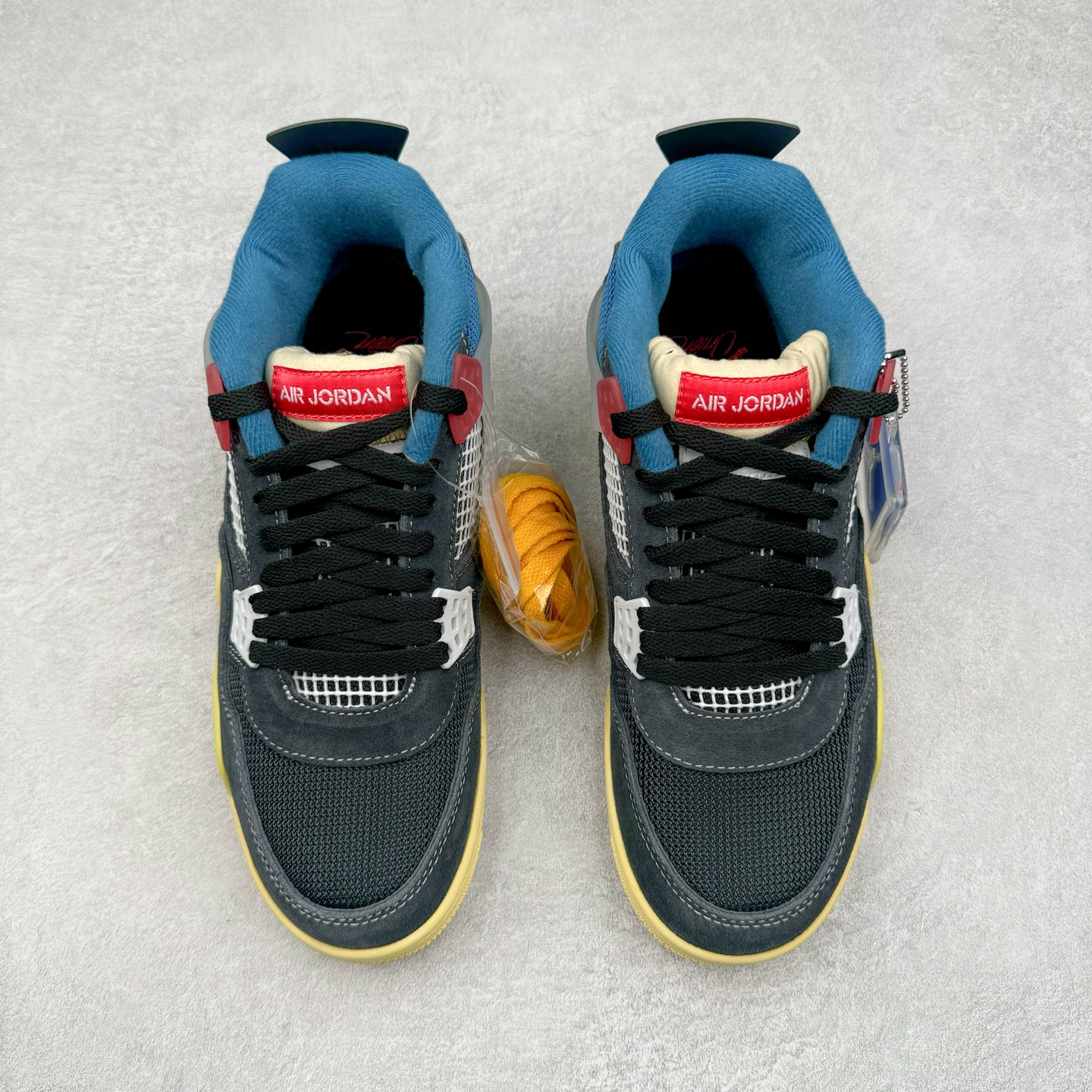 图片[2]-＃PK纯原 Union LA x Air Jordan AJ4 Retro \\\”Off Noir\\\” UN联名黑蓝 DC9533-001 耗时半年巨作 全套原纸板楦头开发 原厂特供皮料加持 确保原汁原味 完美呈现四代版型 一比一鞋头弧度高度鞋身弧度 数据细节工艺流程均保持原鞋一致 原厂TPU网格鞋带扣 正确内里网布 菱角分明不变形无多余毛边 柔软性质感一致于原鞋 原厂织唛标 原厂飞人电绣工艺 尾指中部跳三针 独家绑鞋带手法 印刷中底布 四线拉帮 米色美纹纸贴合固定 进口港宝加持 后跟自然饱满 全鞋荧光划线卡点 追求极致完美 每一双都是工艺品 多重QC质检 超越公司货的品控标准 实实在在的免检产品 尺码：40 40.5 41 42 42.5 43 44 44.5 45 46 47.5-选品中心