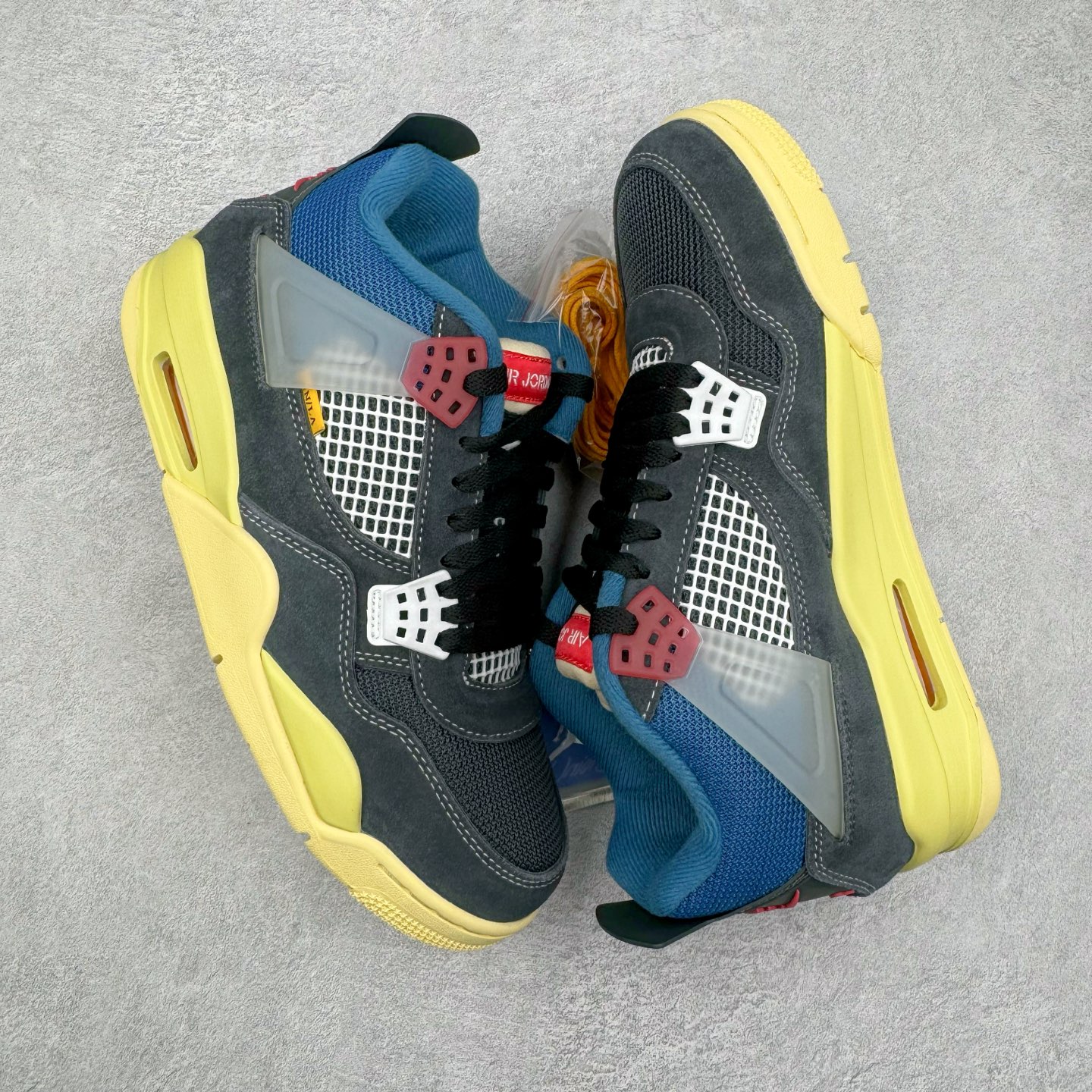 图片[3]-＃PK纯原 Union LA x Air Jordan AJ4 Retro \\\”Off Noir\\\” UN联名黑蓝 DC9533-001 耗时半年巨作 全套原纸板楦头开发 原厂特供皮料加持 确保原汁原味 完美呈现四代版型 一比一鞋头弧度高度鞋身弧度 数据细节工艺流程均保持原鞋一致 原厂TPU网格鞋带扣 正确内里网布 菱角分明不变形无多余毛边 柔软性质感一致于原鞋 原厂织唛标 原厂飞人电绣工艺 尾指中部跳三针 独家绑鞋带手法 印刷中底布 四线拉帮 米色美纹纸贴合固定 进口港宝加持 后跟自然饱满 全鞋荧光划线卡点 追求极致完美 每一双都是工艺品 多重QC质检 超越公司货的品控标准 实实在在的免检产品 尺码：40 40.5 41 42 42.5 43 44 44.5 45 46 47.5-选品中心