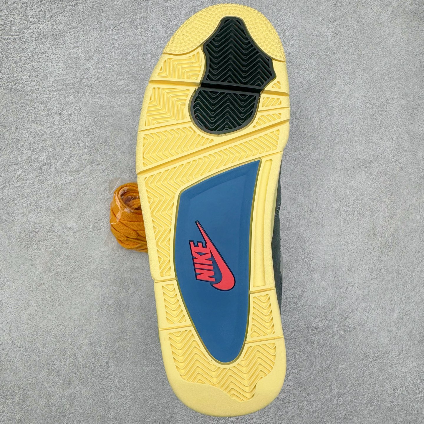 图片[9]-＃PK纯原 Union LA x Air Jordan AJ4 Retro \\\”Off Noir\\\” UN联名黑蓝 DC9533-001 耗时半年巨作 全套原纸板楦头开发 原厂特供皮料加持 确保原汁原味 完美呈现四代版型 一比一鞋头弧度高度鞋身弧度 数据细节工艺流程均保持原鞋一致 原厂TPU网格鞋带扣 正确内里网布 菱角分明不变形无多余毛边 柔软性质感一致于原鞋 原厂织唛标 原厂飞人电绣工艺 尾指中部跳三针 独家绑鞋带手法 印刷中底布 四线拉帮 米色美纹纸贴合固定 进口港宝加持 后跟自然饱满 全鞋荧光划线卡点 追求极致完美 每一双都是工艺品 多重QC质检 超越公司货的品控标准 实实在在的免检产品 尺码：40 40.5 41 42 42.5 43 44 44.5 45 46 47.5-选品中心