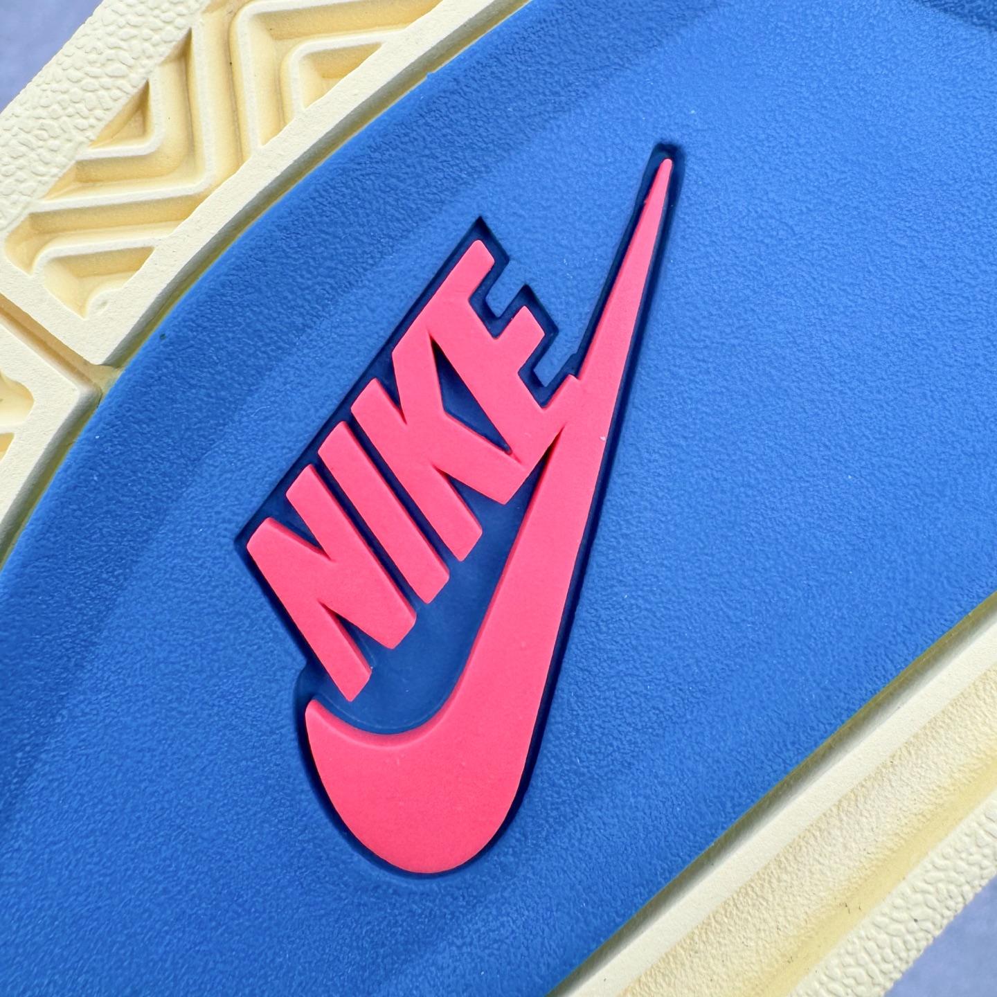 图片[21]-＃PK纯原 Union LA x Air Jordan AJ4 Retro \\\”Off Noir\\\” UN联名黑蓝 DC9533-001 耗时半年巨作 全套原纸板楦头开发 原厂特供皮料加持 确保原汁原味 完美呈现四代版型 一比一鞋头弧度高度鞋身弧度 数据细节工艺流程均保持原鞋一致 原厂TPU网格鞋带扣 正确内里网布 菱角分明不变形无多余毛边 柔软性质感一致于原鞋 原厂织唛标 原厂飞人电绣工艺 尾指中部跳三针 独家绑鞋带手法 印刷中底布 四线拉帮 米色美纹纸贴合固定 进口港宝加持 后跟自然饱满 全鞋荧光划线卡点 追求极致完美 每一双都是工艺品 多重QC质检 超越公司货的品控标准 实实在在的免检产品 尺码：40 40.5 41 42 42.5 43 44 44.5 45 46 47.5-选品中心