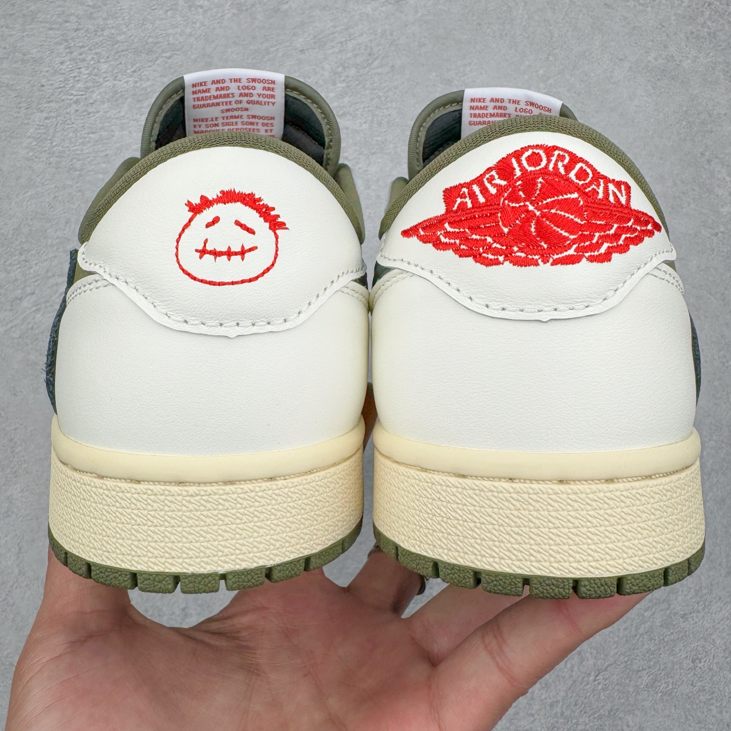 图片[8]-＃PK纯原 Travis Scott x Air Jordan AJ1 Low OG SP TS联名倒钩8.0低帮 白绿黑DM7866-200 圈内最强倒钩系列 高端零售特供批次 产品品控稳定性领先行业 各方面均可对飙L版 良心定价不杀猪 SZ原厂全套原楦原纸板冲刀磨具开发 原厂皮料加持 原厂港宝加持定型后跟R度完美 同源原厂电绣 鬼脸飞翼针数密度立体效果一致 百分百一致原鞋 原厂拉帮工艺 针距密度一致 后跟弧度收口自然不对折 极致一眼正品既视感 进口玻璃冲刀皮料裁剪零毛边 全鞋电脑针车工艺 品控清洁度最高QC检验标准 免检产品 原厂订购鞋盒、鞋标、防尘纸、鞋撑、鞋带 追求极致的原厂味道 尺码：36 36.5 37.5 38 38.5 39 40 40.5 41 42 42.5 43 44 44.5 45 46 47.5-选品中心