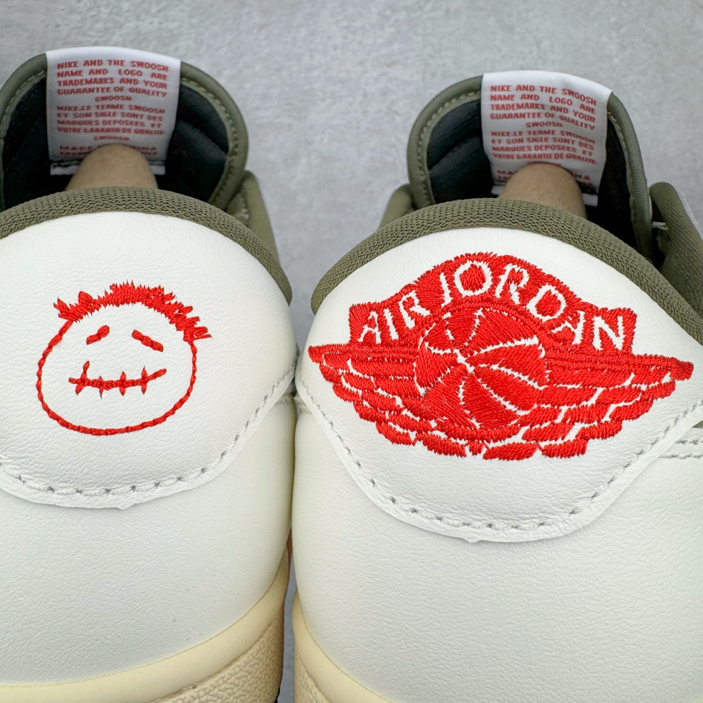 图片[16]-＃PK纯原 Travis Scott x Air Jordan AJ1 Low OG SP TS联名倒钩8.0低帮 白绿黑DM7866-200 圈内最强倒钩系列 高端零售特供批次 产品品控稳定性领先行业 各方面均可对飙L版 良心定价不杀猪 SZ原厂全套原楦原纸板冲刀磨具开发 原厂皮料加持 原厂港宝加持定型后跟R度完美 同源原厂电绣 鬼脸飞翼针数密度立体效果一致 百分百一致原鞋 原厂拉帮工艺 针距密度一致 后跟弧度收口自然不对折 极致一眼正品既视感 进口玻璃冲刀皮料裁剪零毛边 全鞋电脑针车工艺 品控清洁度最高QC检验标准 免检产品 原厂订购鞋盒、鞋标、防尘纸、鞋撑、鞋带 追求极致的原厂味道 尺码：36 36.5 37.5 38 38.5 39 40 40.5 41 42 42.5 43 44 44.5 45 46 47.5-选品中心