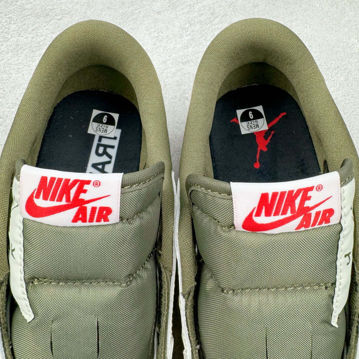 图片[14]-＃PK纯原 Travis Scott x Air Jordan AJ1 Low OG SP TS联名倒钩8.0低帮 白绿黑DM7866-200 圈内最强倒钩系列 高端零售特供批次 产品品控稳定性领先行业 各方面均可对飙L版 良心定价不杀猪 SZ原厂全套原楦原纸板冲刀磨具开发 原厂皮料加持 原厂港宝加持定型后跟R度完美 同源原厂电绣 鬼脸飞翼针数密度立体效果一致 百分百一致原鞋 原厂拉帮工艺 针距密度一致 后跟弧度收口自然不对折 极致一眼正品既视感 进口玻璃冲刀皮料裁剪零毛边 全鞋电脑针车工艺 品控清洁度最高QC检验标准 免检产品 原厂订购鞋盒、鞋标、防尘纸、鞋撑、鞋带 追求极致的原厂味道 尺码：36 36.5 37.5 38 38.5 39 40 40.5 41 42 42.5 43 44 44.5 45 46 47.5-选品中心