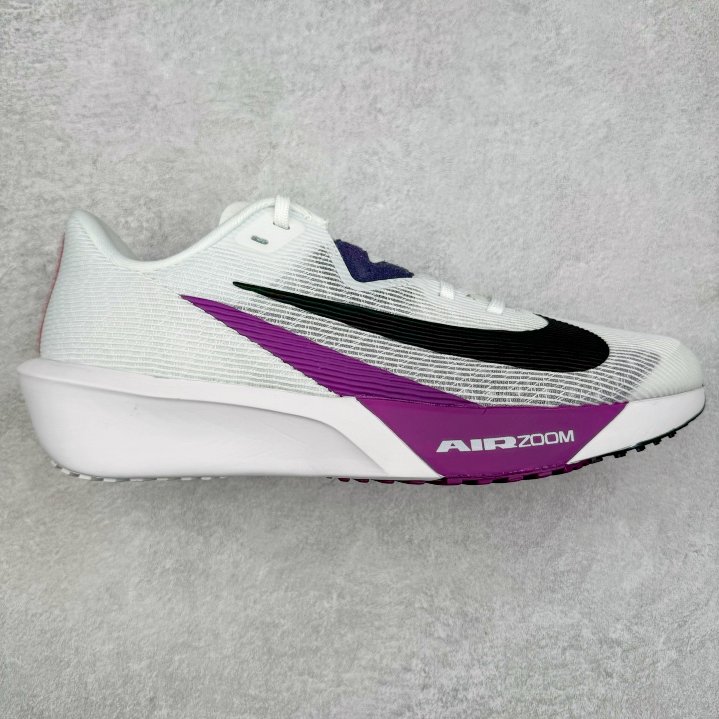 ＃TG纯原 NK AIR Zoom RIVAL Fly 3 超弹透气轻量跑步鞋鞋款搭载 Flyknit 材料 出众弹性 易于穿脱 采用React技术 轻盈耐 跑步健身房锻炼最佳选择之一 货号：FV6040-100 尺码：36 36.5 37.5 38 38.5 39 40 40.5 41 42 42.5 43 44 44.5 45-选品中心