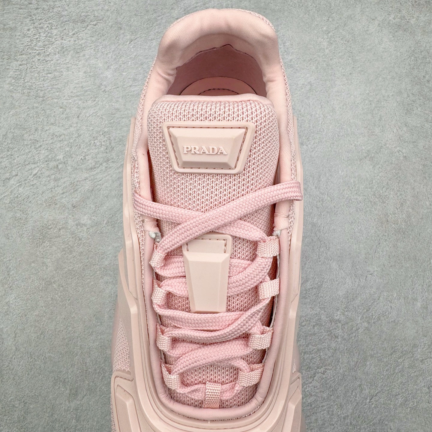 图片[5]-PRADA Cloudbust Thunder 普拉达厚底低帮休闲鞋 该鞋款选用织物和橡胶打造 诠释繁复精致的鞋型 锯齿状橡胶胎面花纹精雕细琢 橡胶饰片赋予鞋面立体效果 尺码：36 37 38 39 40 41 42 43 44 45 46 比运动鞋偏大一码-选品中心