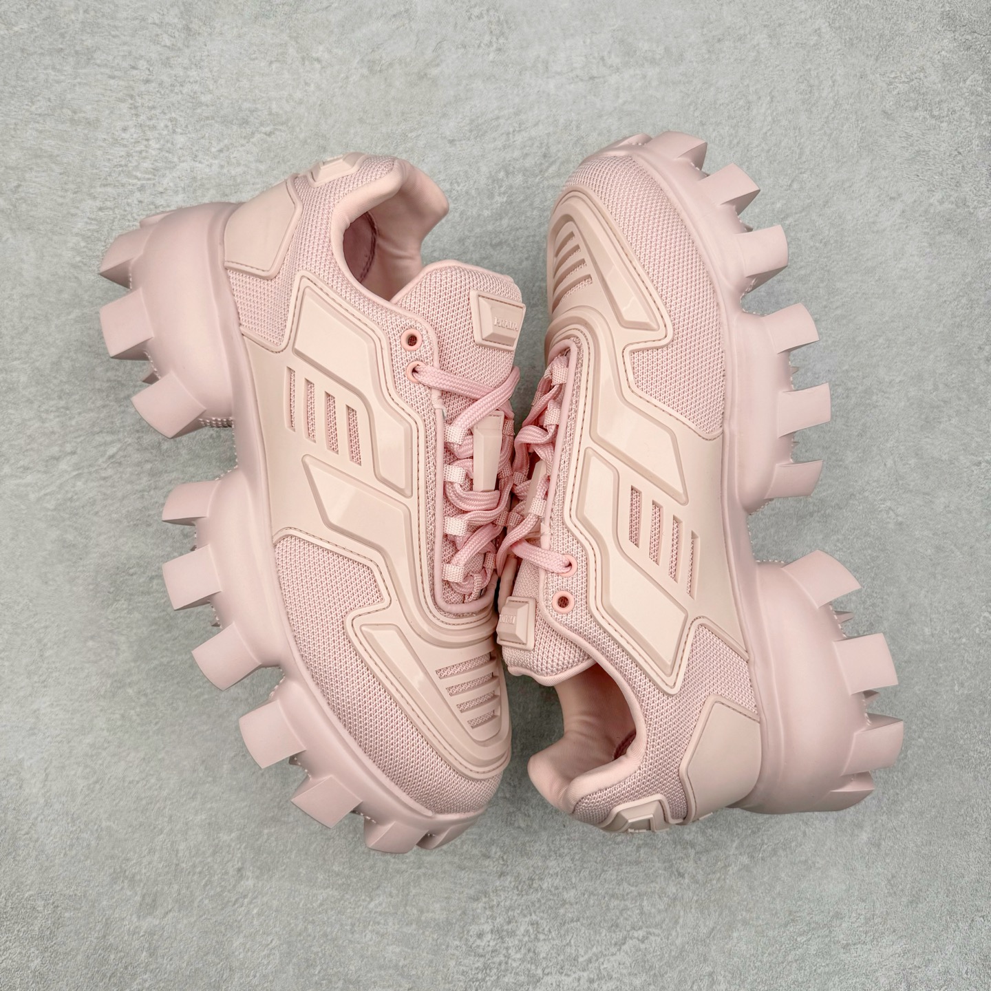 图片[3]-PRADA Cloudbust Thunder 普拉达厚底低帮休闲鞋 该鞋款选用织物和橡胶打造 诠释繁复精致的鞋型 锯齿状橡胶胎面花纹精雕细琢 橡胶饰片赋予鞋面立体效果 尺码：36 37 38 39 40 41 42 43 44 45 46 比运动鞋偏大一码-选品中心