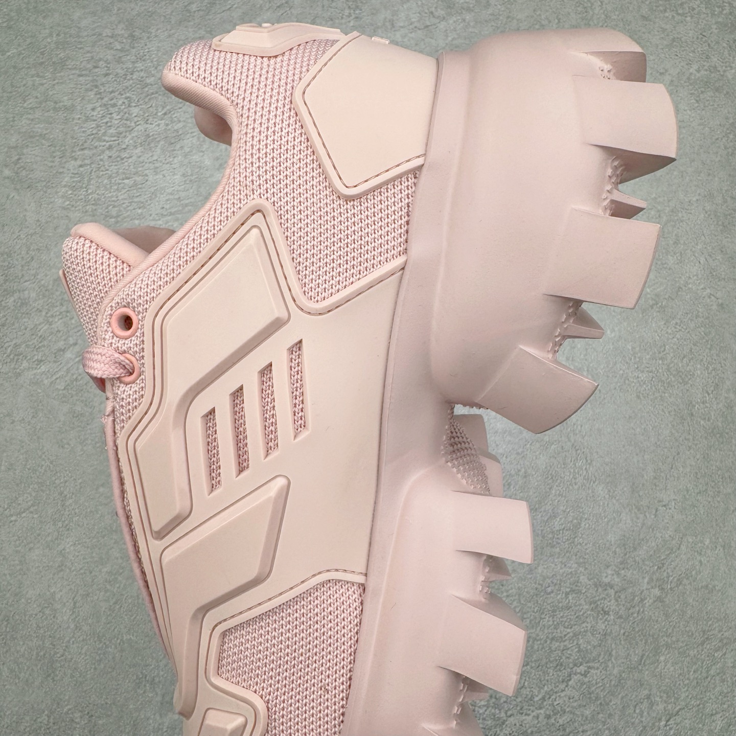 图片[7]-PRADA Cloudbust Thunder 普拉达厚底低帮休闲鞋 该鞋款选用织物和橡胶打造 诠释繁复精致的鞋型 锯齿状橡胶胎面花纹精雕细琢 橡胶饰片赋予鞋面立体效果 尺码：36 37 38 39 40 41 42 43 44 45 46 比运动鞋偏大一码-选品中心