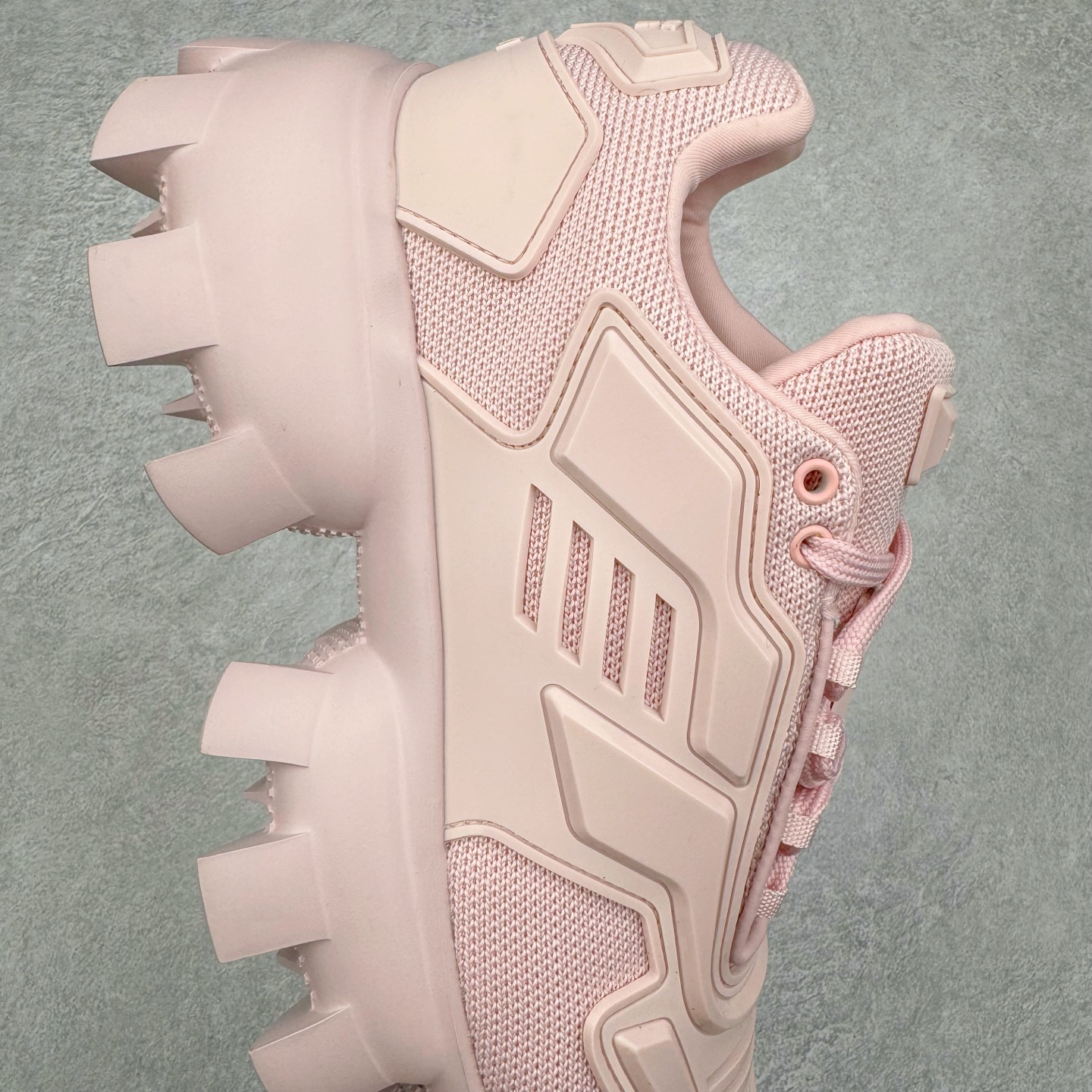 图片[6]-PRADA Cloudbust Thunder 普拉达厚底低帮休闲鞋 该鞋款选用织物和橡胶打造 诠释繁复精致的鞋型 锯齿状橡胶胎面花纹精雕细琢 橡胶饰片赋予鞋面立体效果 尺码：36 37 38 39 40 41 42 43 44 45 46 比运动鞋偏大一码-选品中心