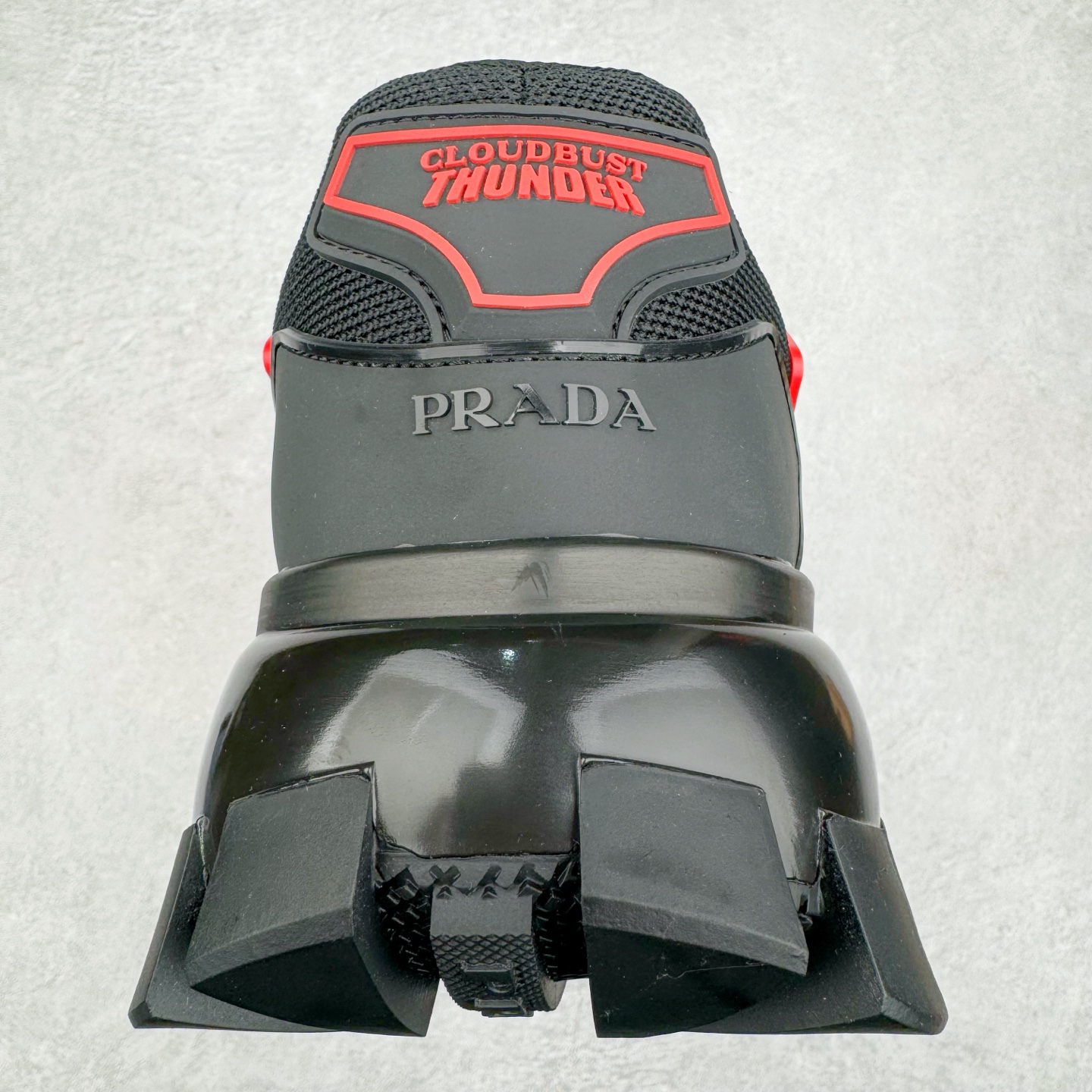 图片[8]-PRADA Cloudbust Thunder 普拉达厚底低帮休闲鞋 该鞋款选用织物和橡胶打造 诠释繁复精致的鞋型 锯齿状橡胶胎面花纹精雕细琢 橡胶饰片赋予鞋面立体效果 尺码：36 37 38 39 40 41 42 43 44 45 46 比运动鞋偏大一码-选品中心
