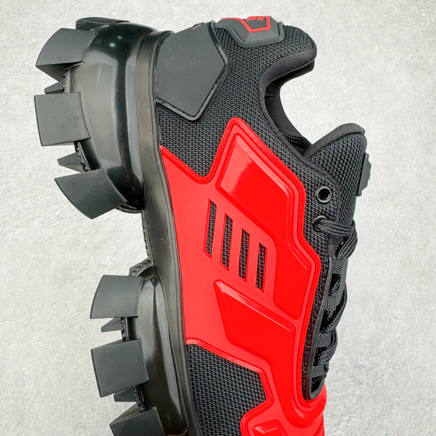 图片[6]-PRADA Cloudbust Thunder 普拉达厚底低帮休闲鞋 该鞋款选用织物和橡胶打造 诠释繁复精致的鞋型 锯齿状橡胶胎面花纹精雕细琢 橡胶饰片赋予鞋面立体效果 尺码：36 37 38 39 40 41 42 43 44 45 46 比运动鞋偏大一码-选品中心