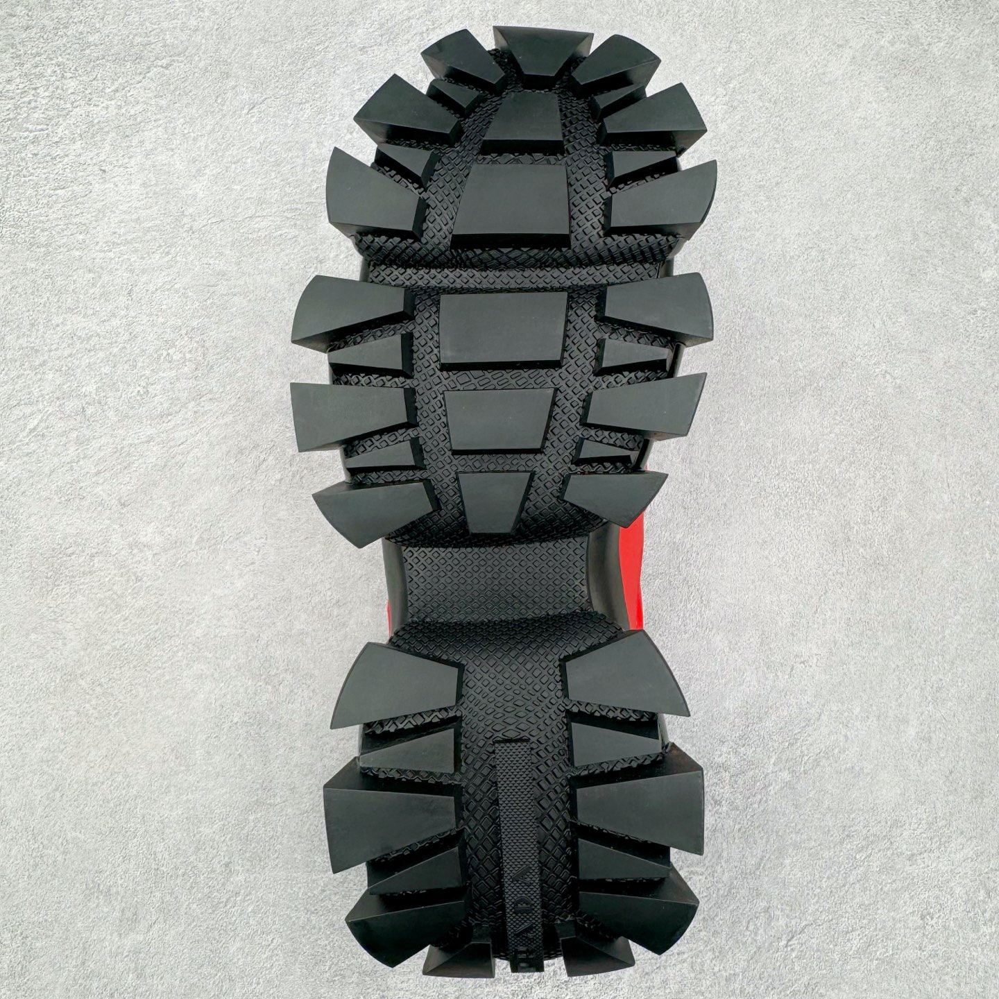 图片[9]-PRADA Cloudbust Thunder 普拉达厚底低帮休闲鞋 该鞋款选用织物和橡胶打造 诠释繁复精致的鞋型 锯齿状橡胶胎面花纹精雕细琢 橡胶饰片赋予鞋面立体效果 尺码：36 37 38 39 40 41 42 43 44 45 46 比运动鞋偏大一码-选品中心