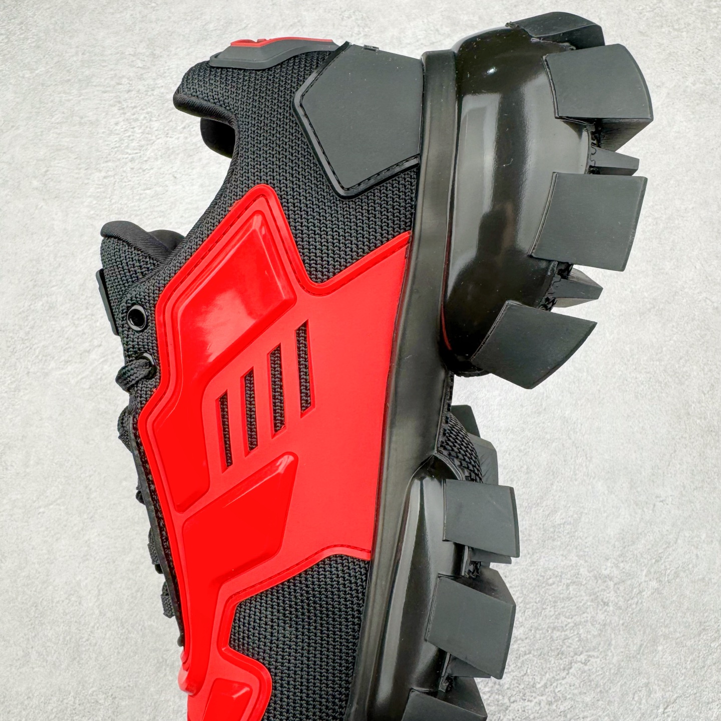 图片[7]-PRADA Cloudbust Thunder 普拉达厚底低帮休闲鞋 该鞋款选用织物和橡胶打造 诠释繁复精致的鞋型 锯齿状橡胶胎面花纹精雕细琢 橡胶饰片赋予鞋面立体效果 尺码：36 37 38 39 40 41 42 43 44 45 46 比运动鞋偏大一码-选品中心