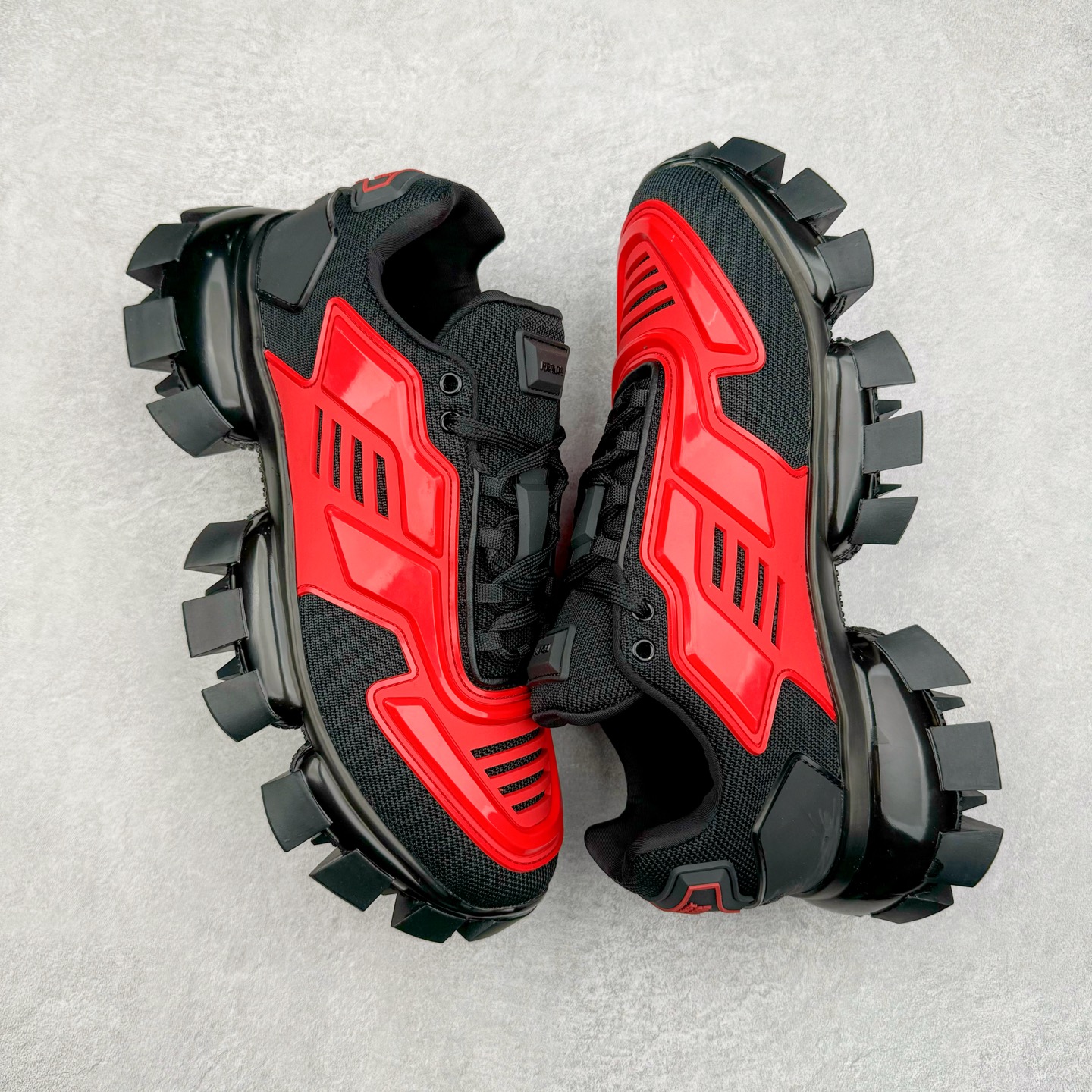 图片[3]-PRADA Cloudbust Thunder 普拉达厚底低帮休闲鞋 该鞋款选用织物和橡胶打造 诠释繁复精致的鞋型 锯齿状橡胶胎面花纹精雕细琢 橡胶饰片赋予鞋面立体效果 尺码：36 37 38 39 40 41 42 43 44 45 46 比运动鞋偏大一码-选品中心