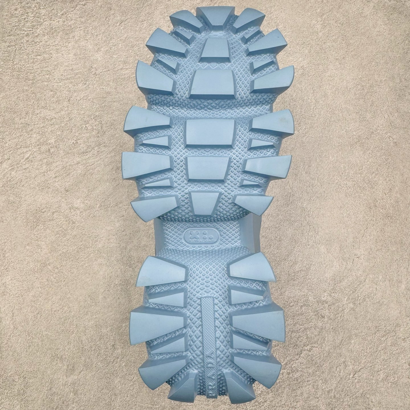 图片[9]-PRADA Cloudbust Thunder 普拉达厚底低帮休闲鞋 该鞋款选用织物和橡胶打造 诠释繁复精致的鞋型 锯齿状橡胶胎面花纹精雕细琢 橡胶饰片赋予鞋面立体效果 尺码：36 37 38 39 40 41 42 43 44 45 46 比运动鞋偏大一码-选品中心