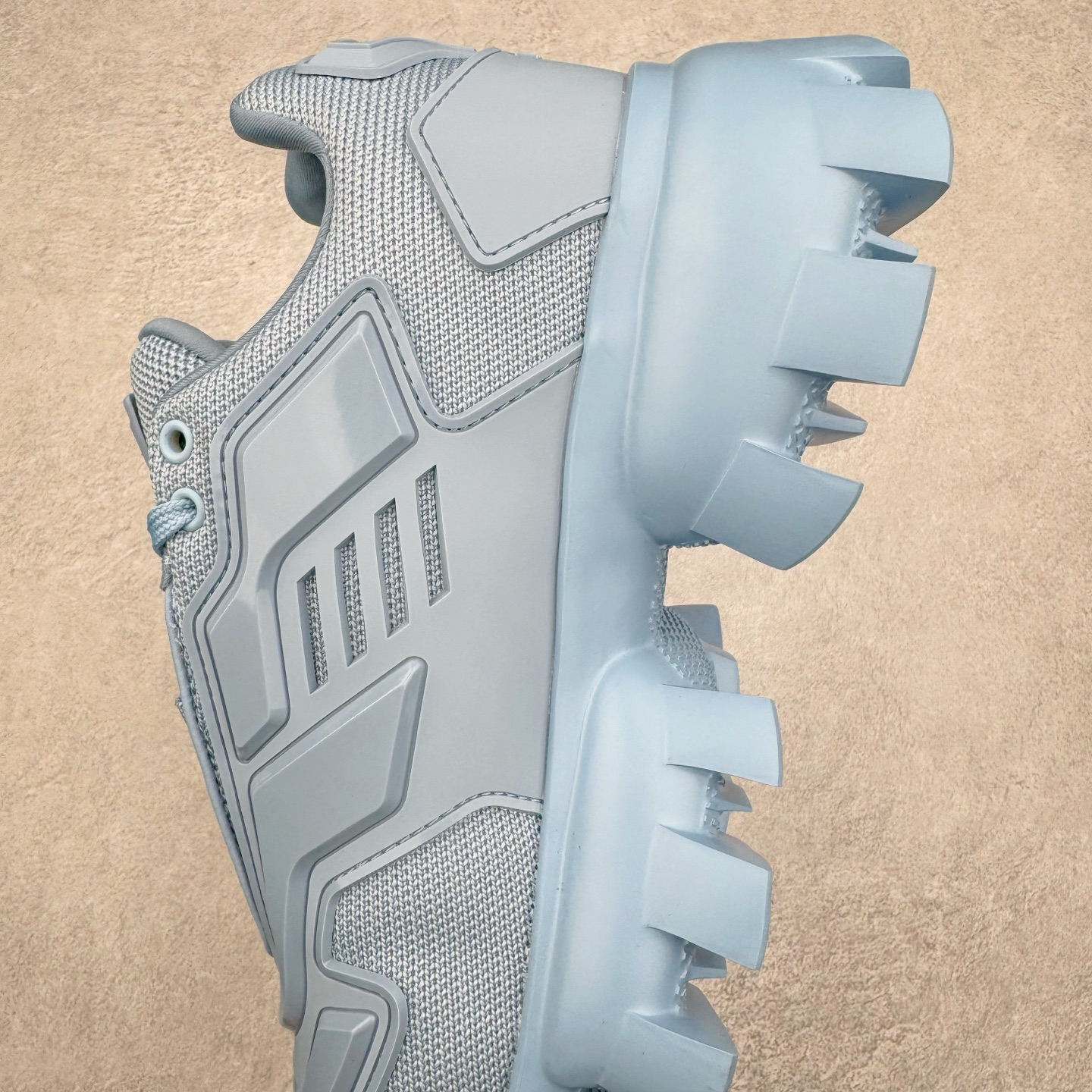 图片[7]-PRADA Cloudbust Thunder 普拉达厚底低帮休闲鞋 该鞋款选用织物和橡胶打造 诠释繁复精致的鞋型 锯齿状橡胶胎面花纹精雕细琢 橡胶饰片赋予鞋面立体效果 尺码：36 37 38 39 40 41 42 43 44 45 46 比运动鞋偏大一码-选品中心