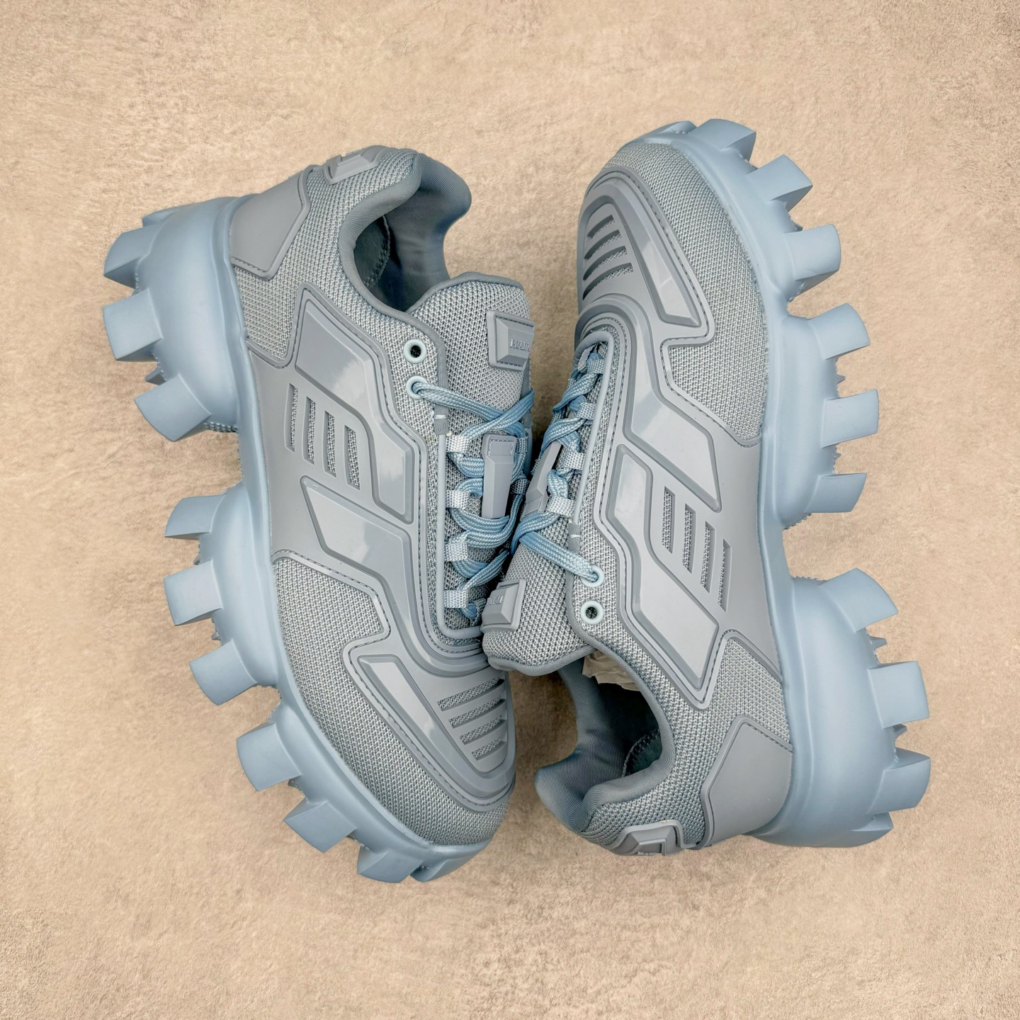 图片[3]-PRADA Cloudbust Thunder 普拉达厚底低帮休闲鞋 该鞋款选用织物和橡胶打造 诠释繁复精致的鞋型 锯齿状橡胶胎面花纹精雕细琢 橡胶饰片赋予鞋面立体效果 尺码：36 37 38 39 40 41 42 43 44 45 46 比运动鞋偏大一码-选品中心