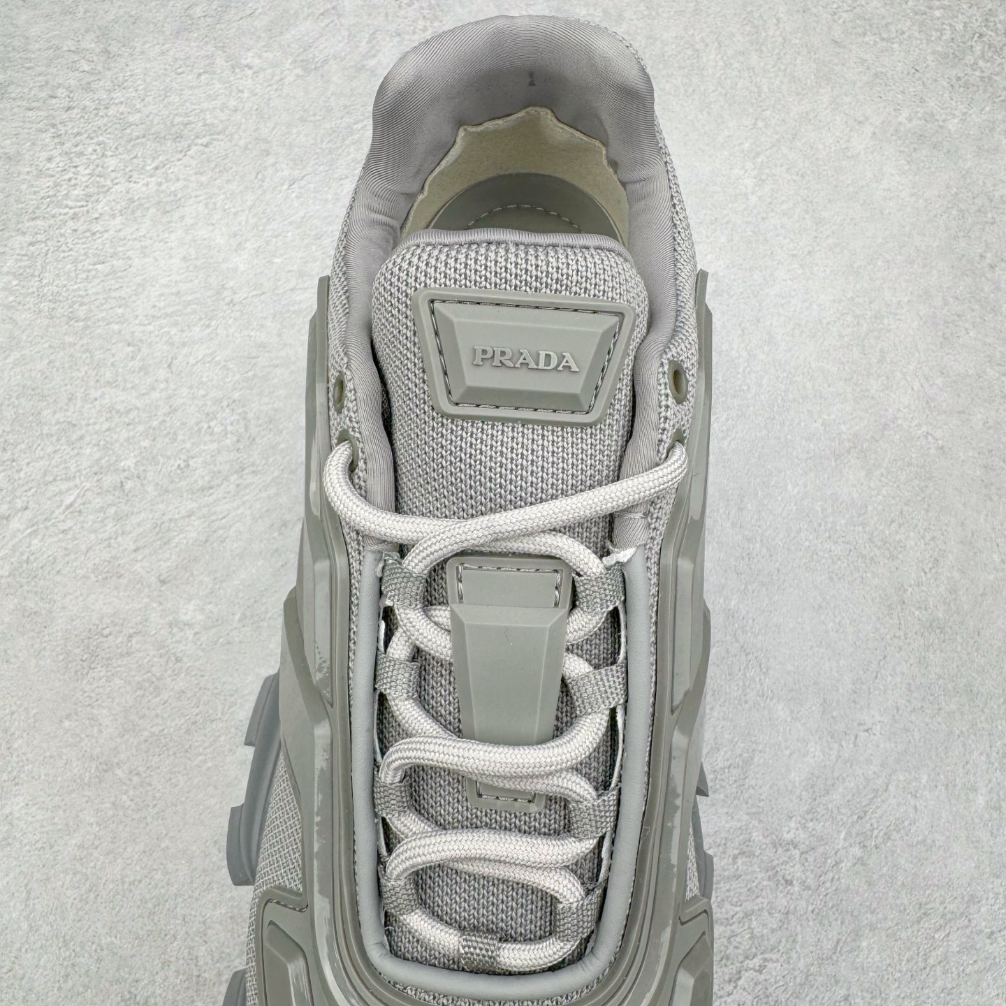 图片[5]-PRADA Cloudbust Thunder 普拉达厚底低帮休闲鞋 该鞋款选用织物和橡胶打造 诠释繁复精致的鞋型 锯齿状橡胶胎面花纹精雕细琢 橡胶饰片赋予鞋面立体效果 尺码：36 37 38 39 40 41 42 43 44 45 46 比运动鞋偏大一码-选品中心