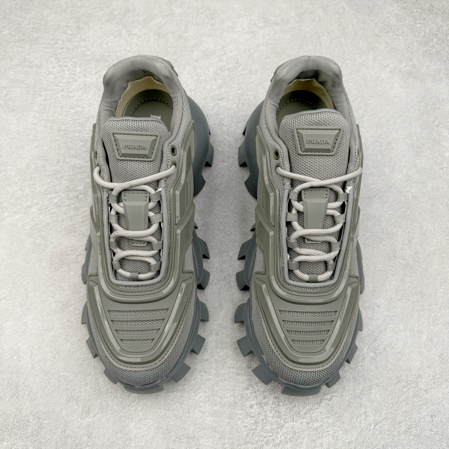 图片[2]-PRADA Cloudbust Thunder 普拉达厚底低帮休闲鞋 该鞋款选用织物和橡胶打造 诠释繁复精致的鞋型 锯齿状橡胶胎面花纹精雕细琢 橡胶饰片赋予鞋面立体效果 尺码：36 37 38 39 40 41 42 43 44 45 46 比运动鞋偏大一码-选品中心