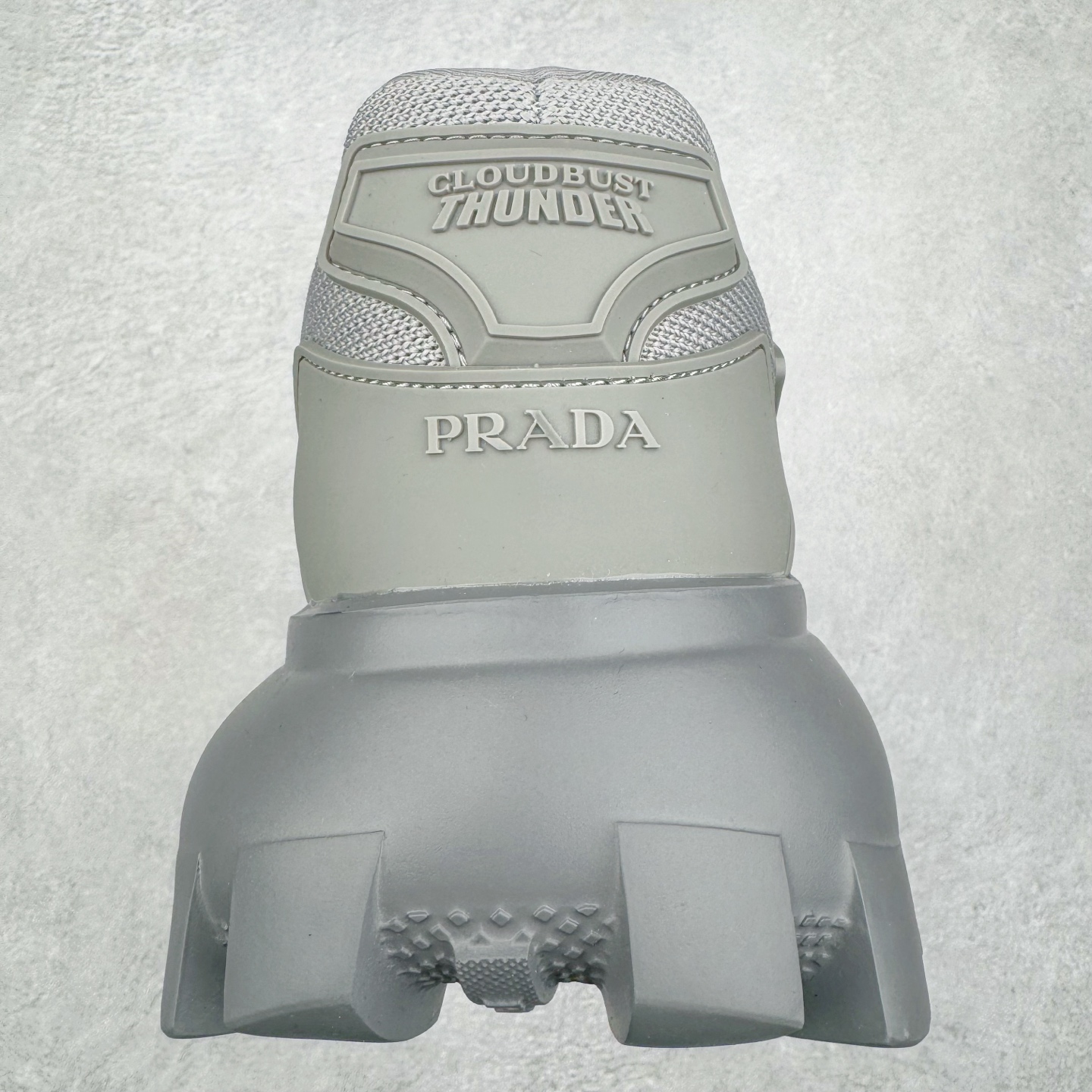 图片[8]-PRADA Cloudbust Thunder 普拉达厚底低帮休闲鞋 该鞋款选用织物和橡胶打造 诠释繁复精致的鞋型 锯齿状橡胶胎面花纹精雕细琢 橡胶饰片赋予鞋面立体效果 尺码：36 37 38 39 40 41 42 43 44 45 46 比运动鞋偏大一码-选品中心