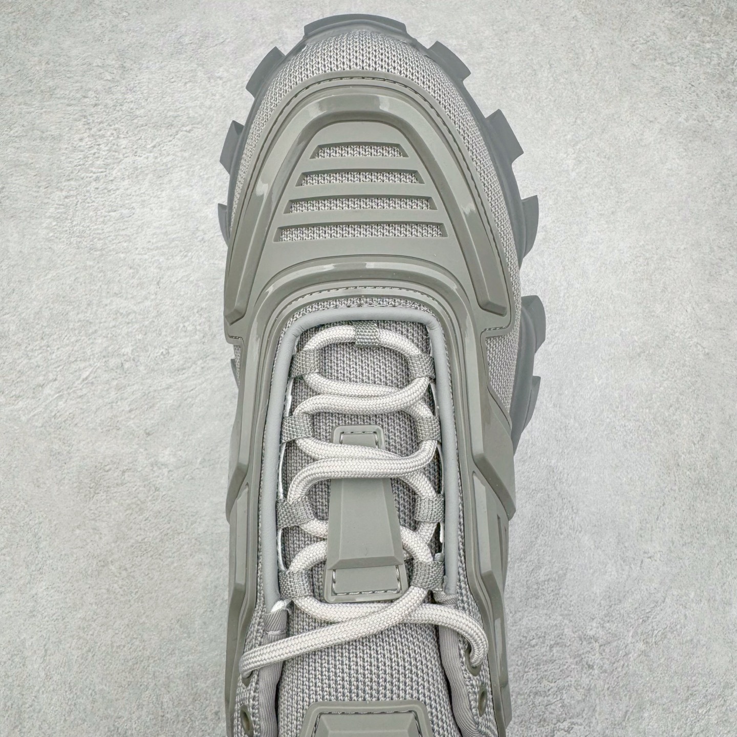 图片[4]-PRADA Cloudbust Thunder 普拉达厚底低帮休闲鞋 该鞋款选用织物和橡胶打造 诠释繁复精致的鞋型 锯齿状橡胶胎面花纹精雕细琢 橡胶饰片赋予鞋面立体效果 尺码：36 37 38 39 40 41 42 43 44 45 46 比运动鞋偏大一码-选品中心