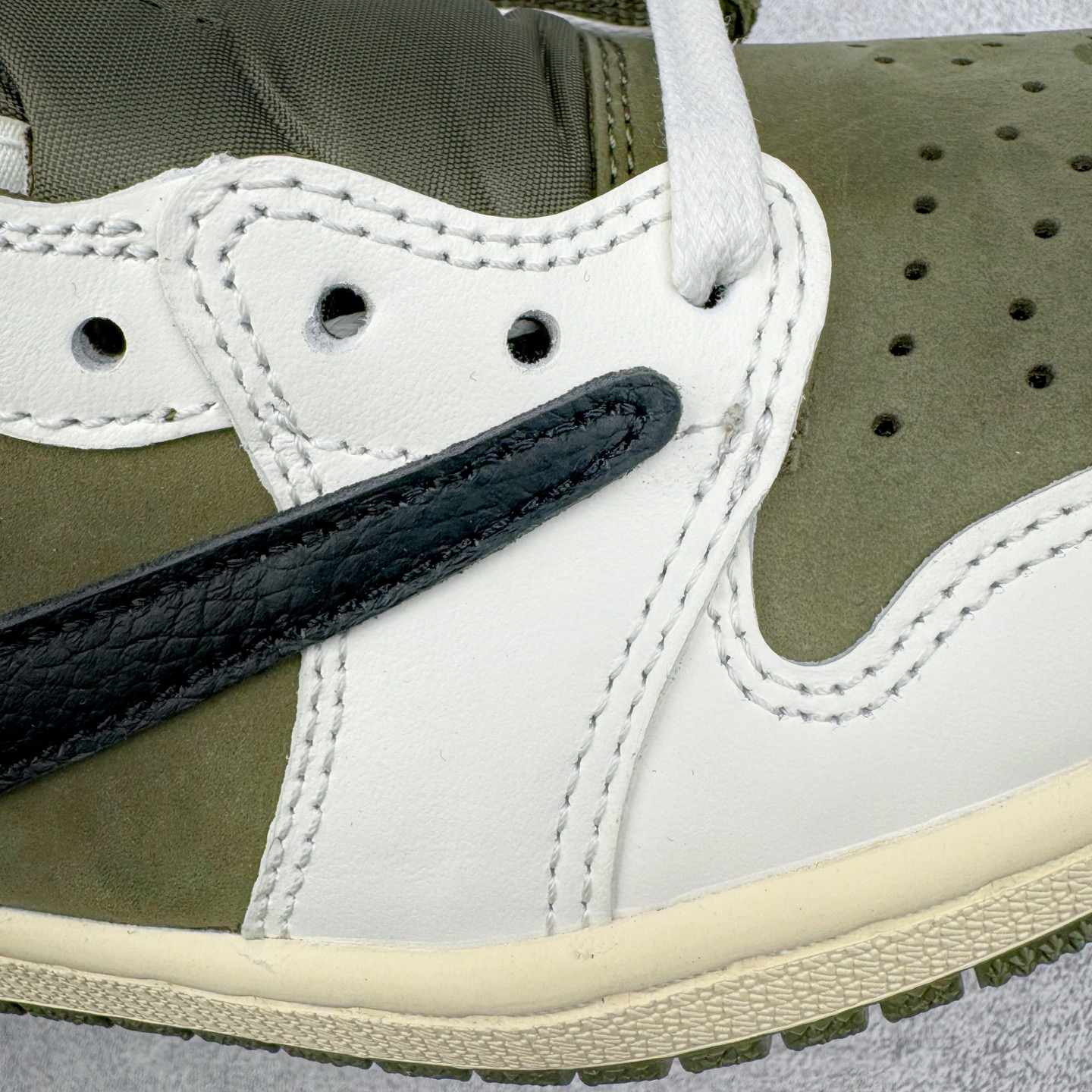 Travis Scott x Air Jordan 1 Low OG SP TS Olive Green Sneakers 18 i1738997365442 4862 0 15