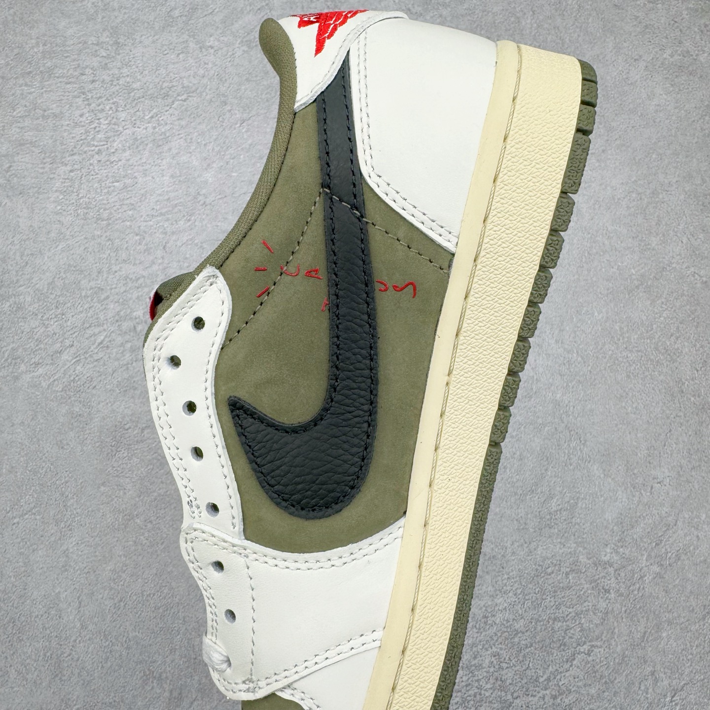 Travis Scott x Air Jordan 1 Low OG SP TS Olive Green Sneakers 8 i1738997365442 5461 0 5